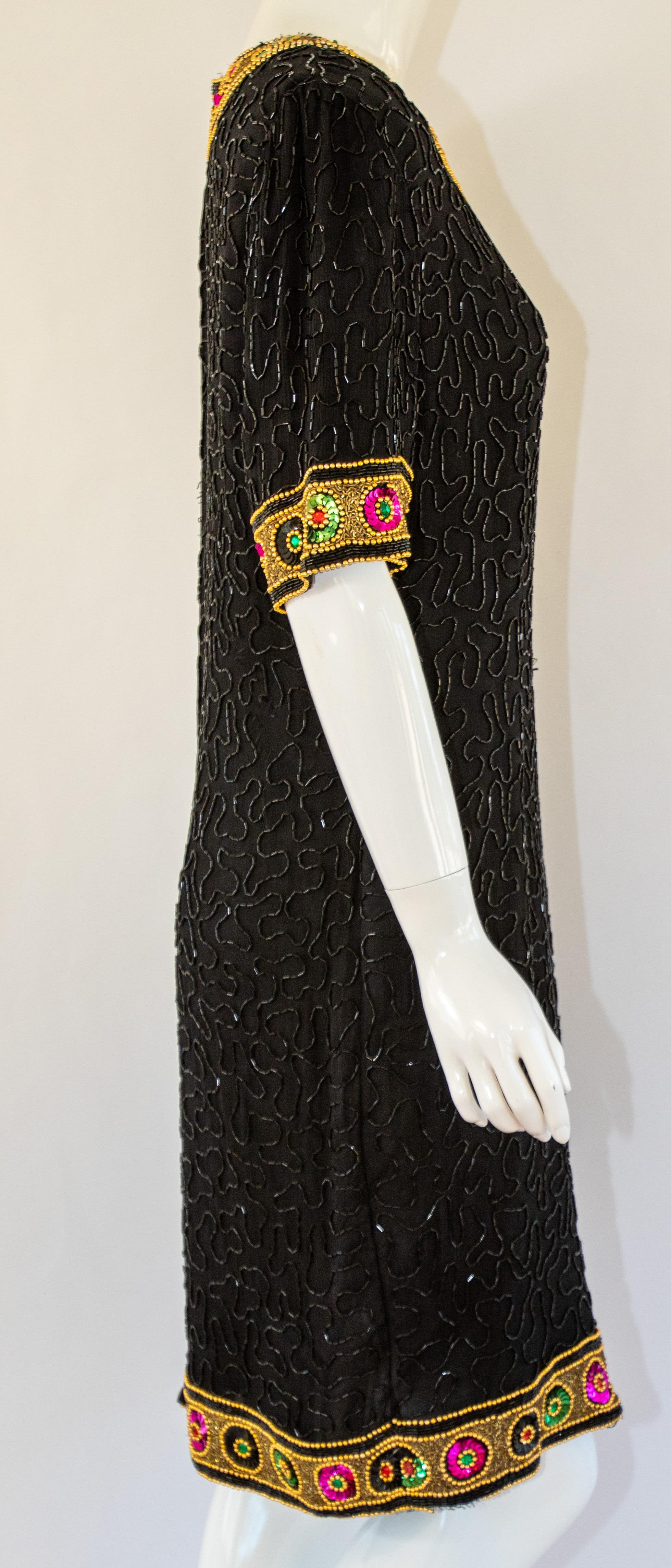 Mini robe perlée noire et dorée de style Art déco vintage en vente 7