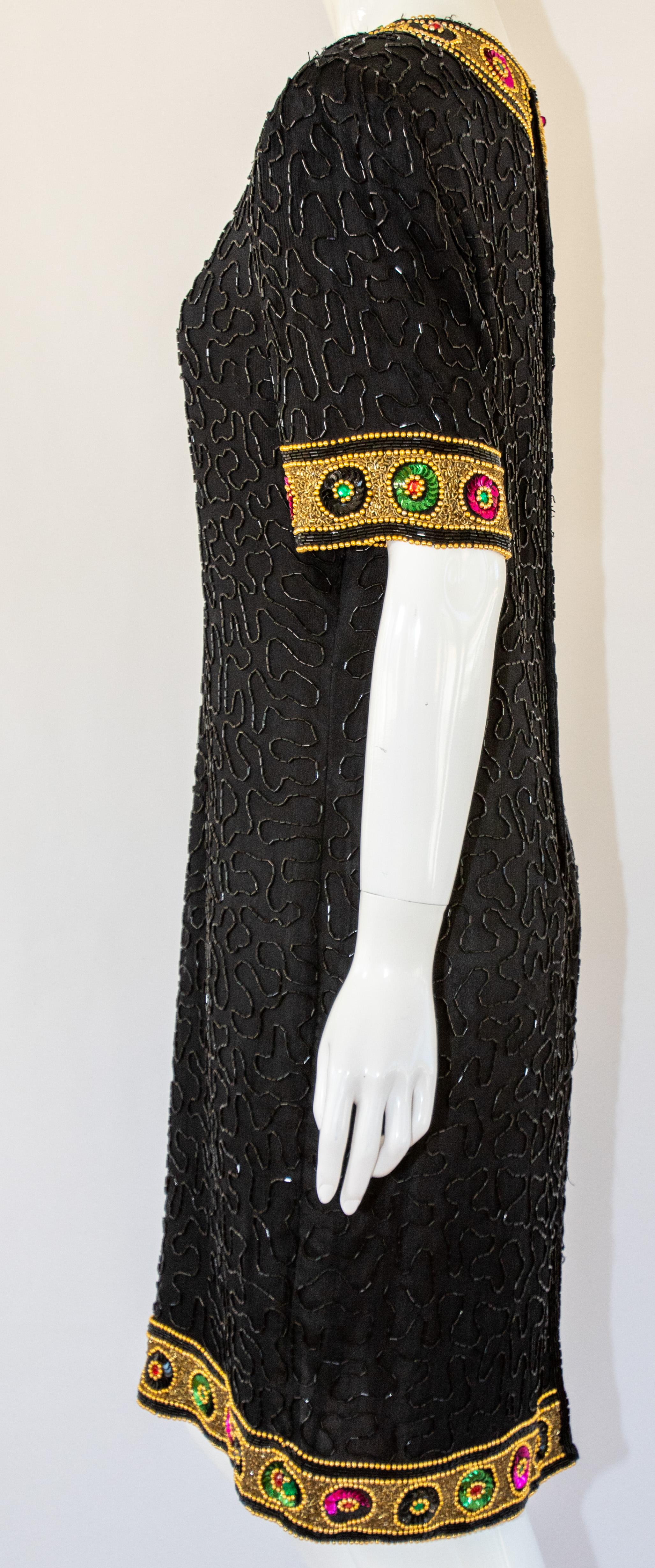 Mini robe perlée noire et dorée de style Art déco vintage en vente 14