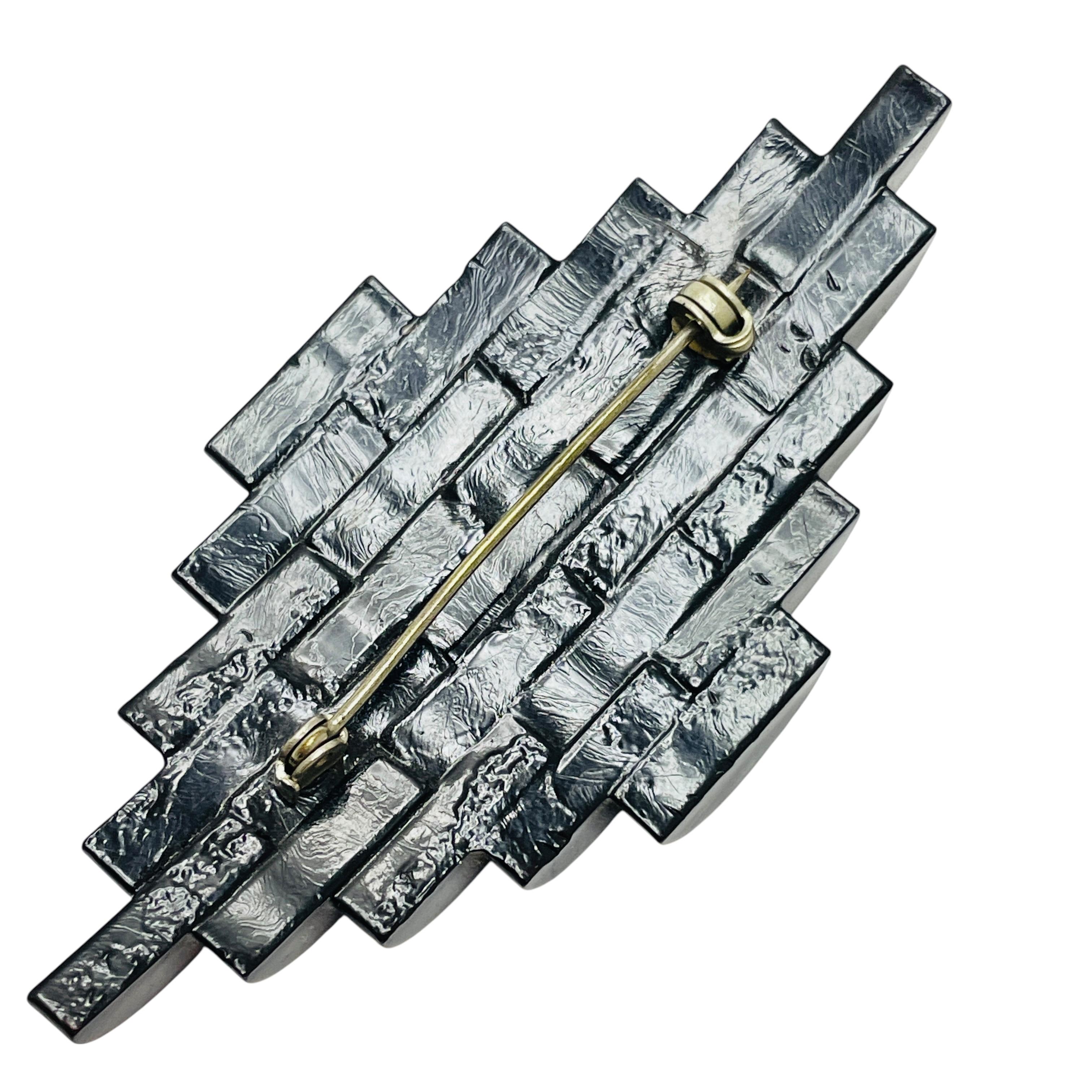 Vintage art deco style black resin rhinestone brooch In Good Condition For Sale In Palos Hills, IL