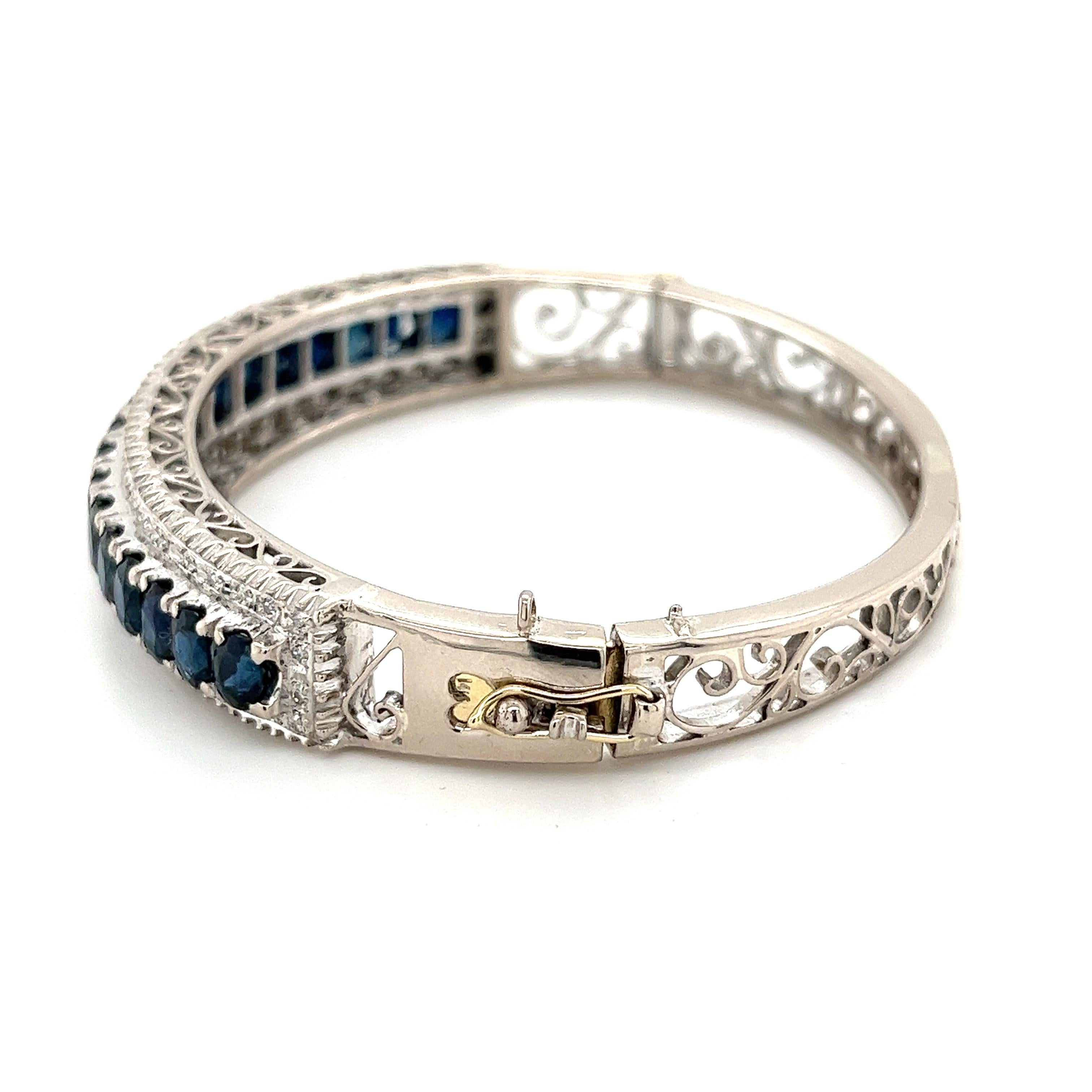 Vintage Art Deco Style Blue Sapphire Cluster Bangle Bracelet in 14k White Gold In Excellent Condition For Sale In Miami, FL