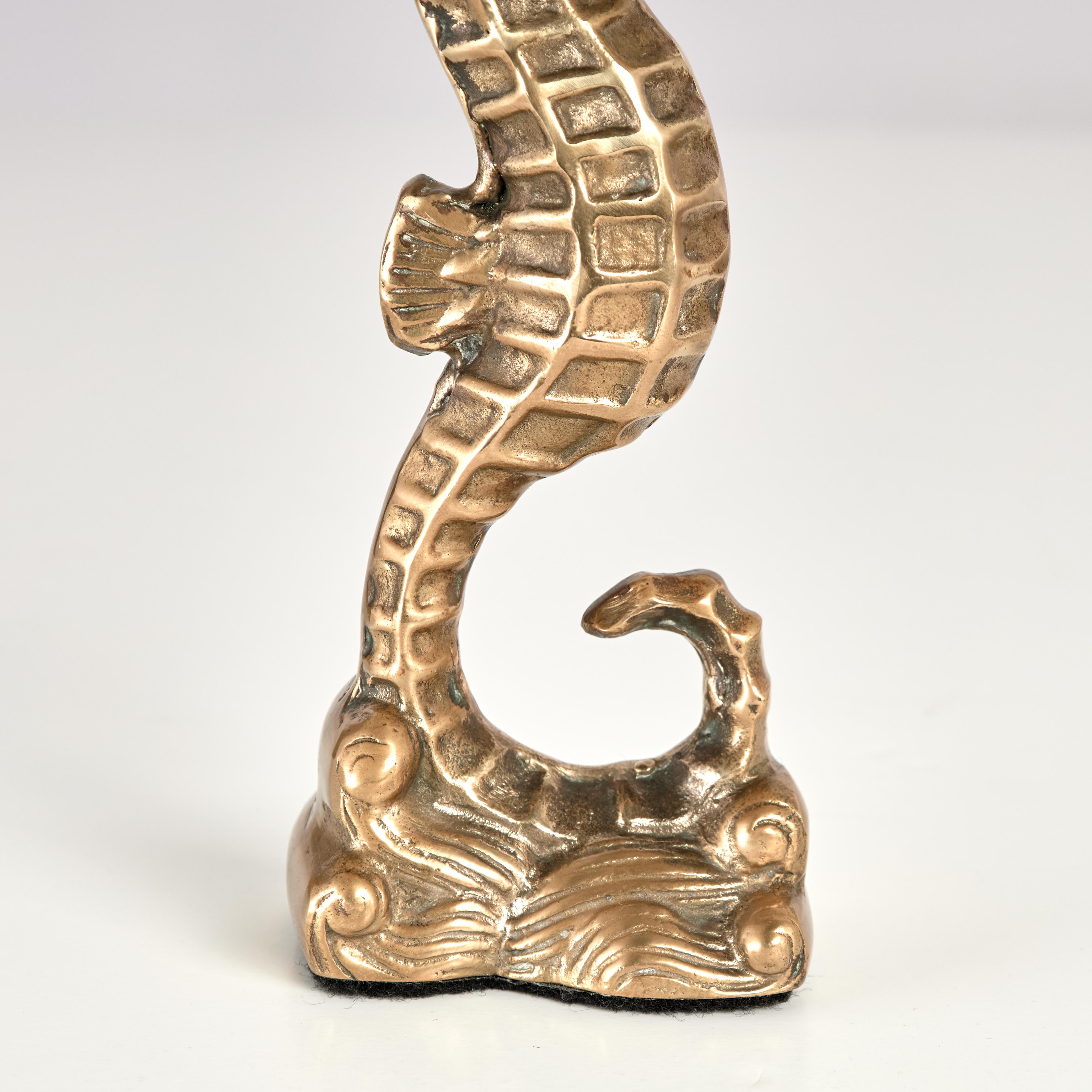 XX secolo Scultura di cavalluccio marino in ottone in stile Art Deco vintage in vendita