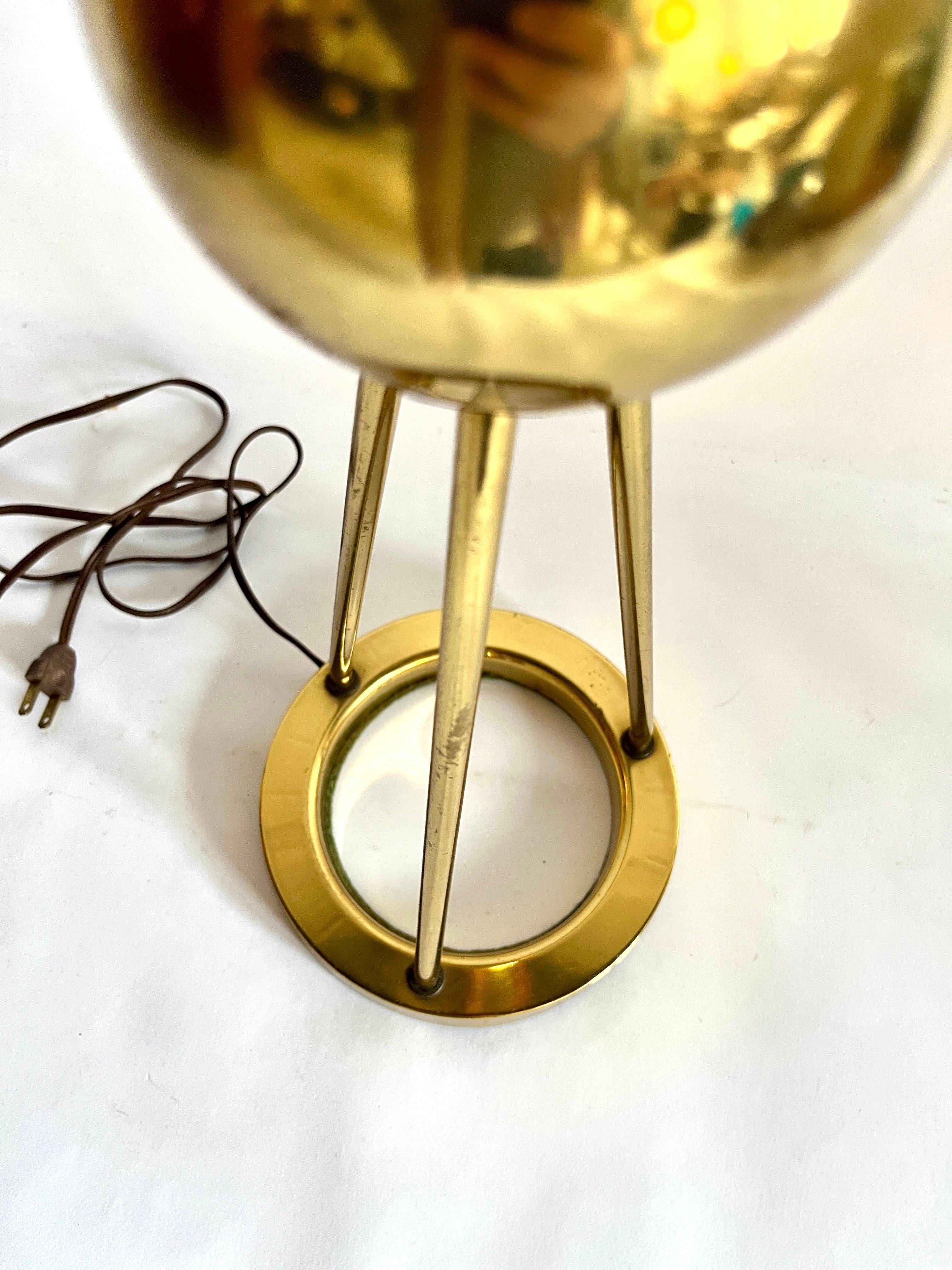 Lampe tripode style Art déco vintage d'après Walter von Nessen en vente 4