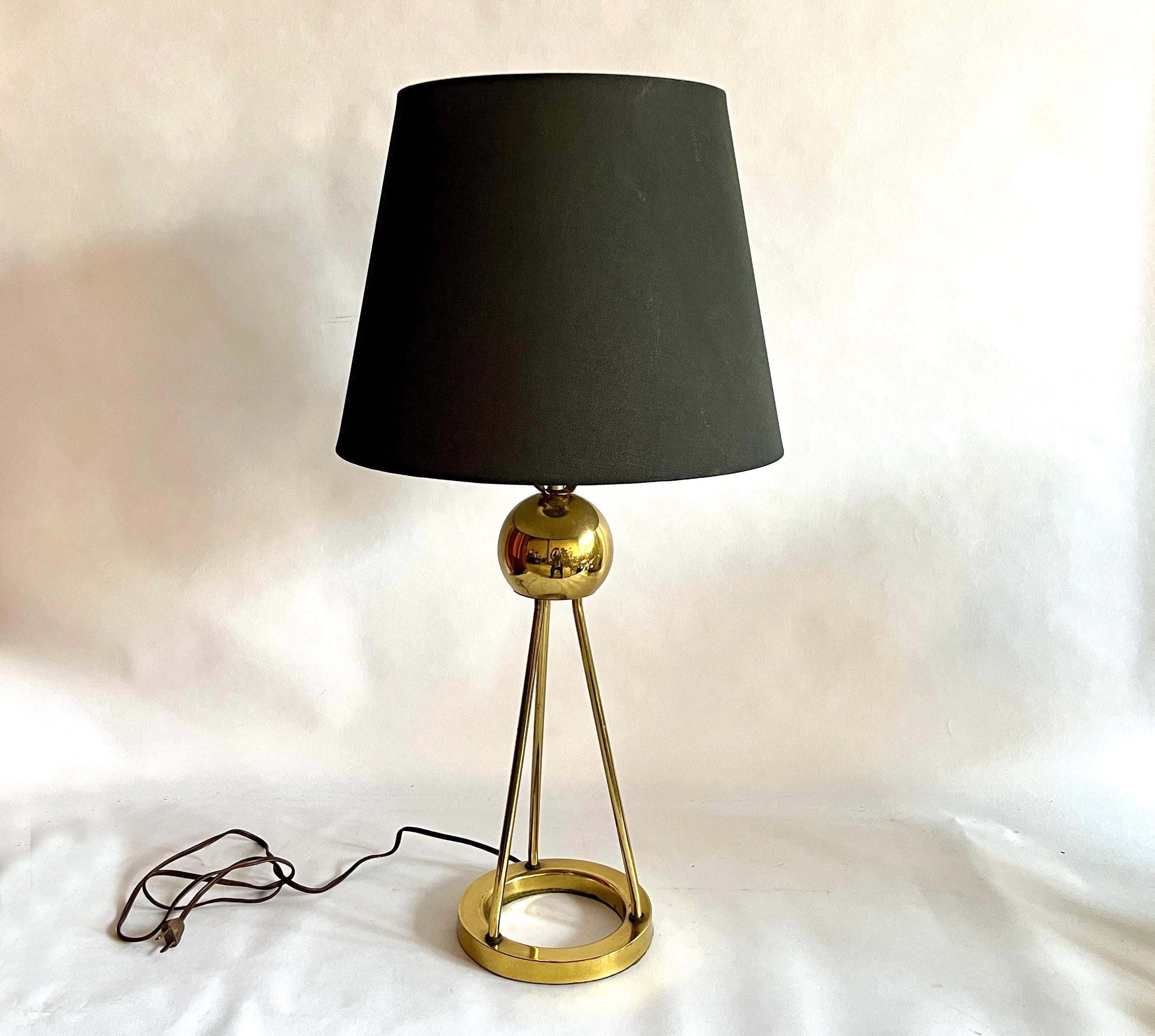 Inconnu Lampe tripode style Art déco vintage d'après Walter von Nessen en vente