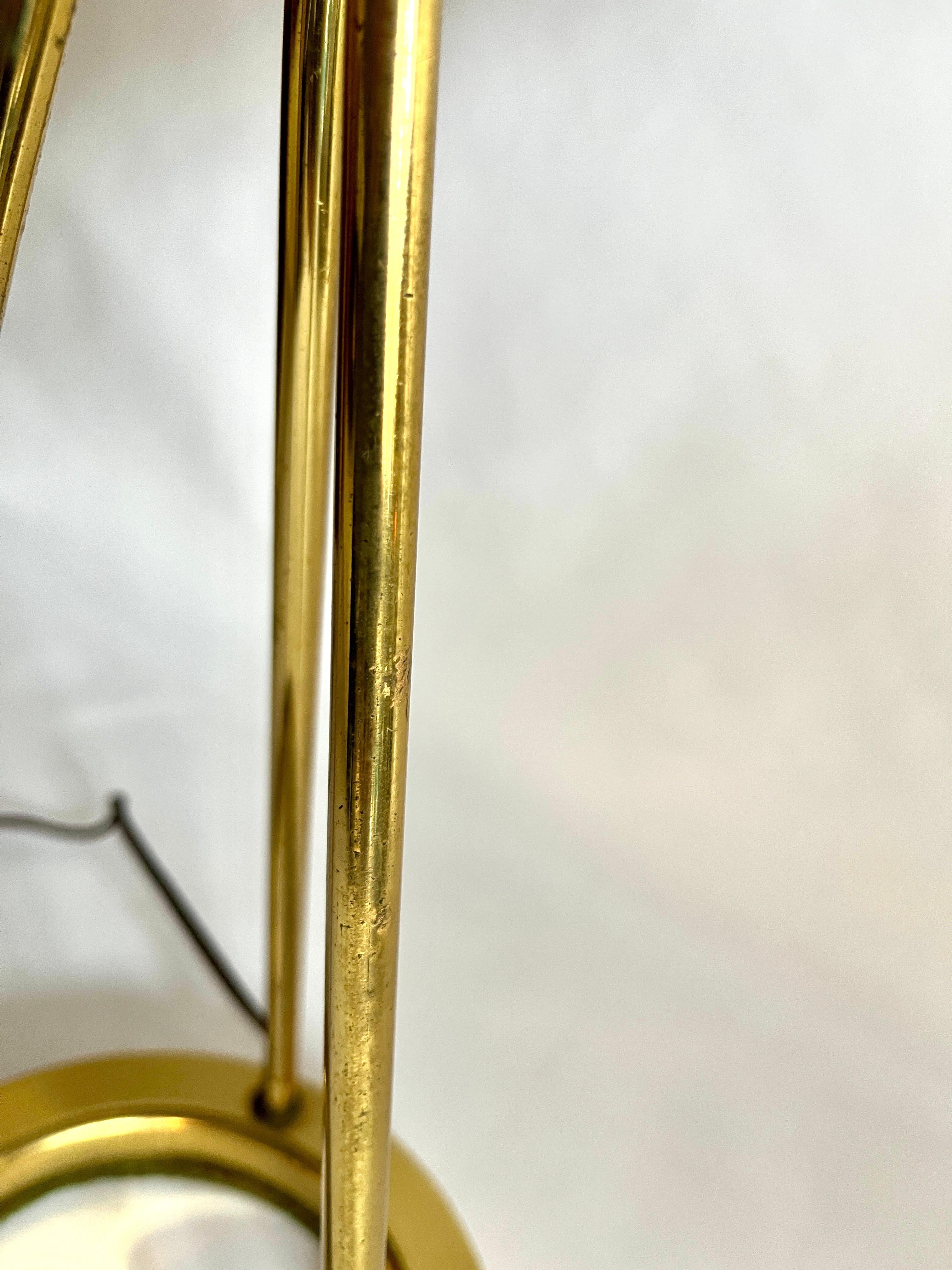 Métal Lampe tripode style Art déco vintage d'après Walter von Nessen en vente
