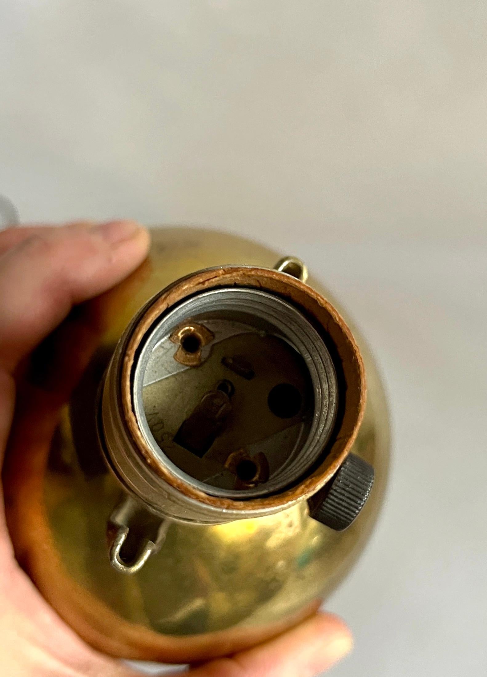 Lampe tripode style Art déco vintage d'après Walter von Nessen en vente 3