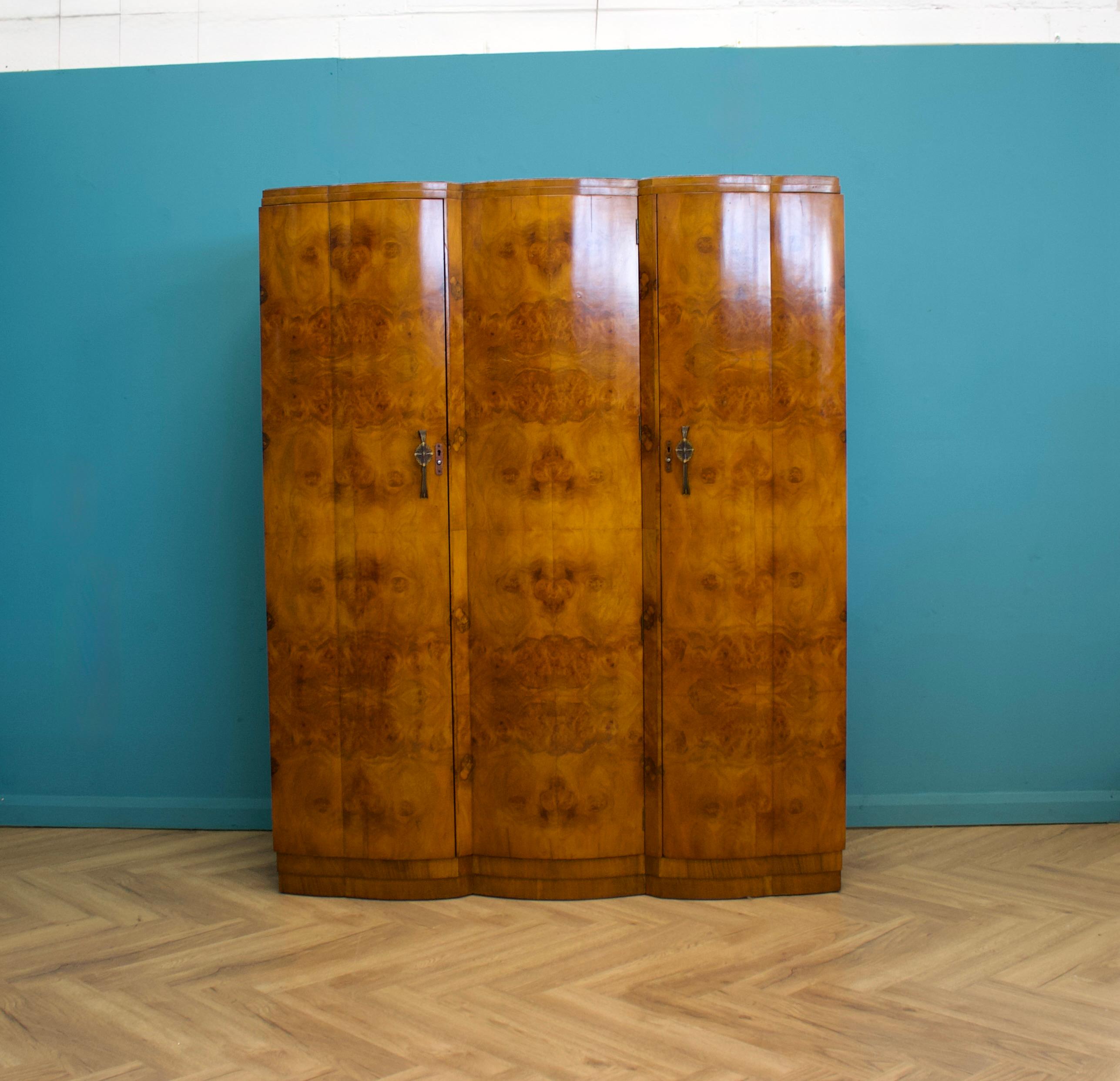 Vintage Art Deco Style Burr Walnut Wardrobe, 1950s (Art déco) im Angebot