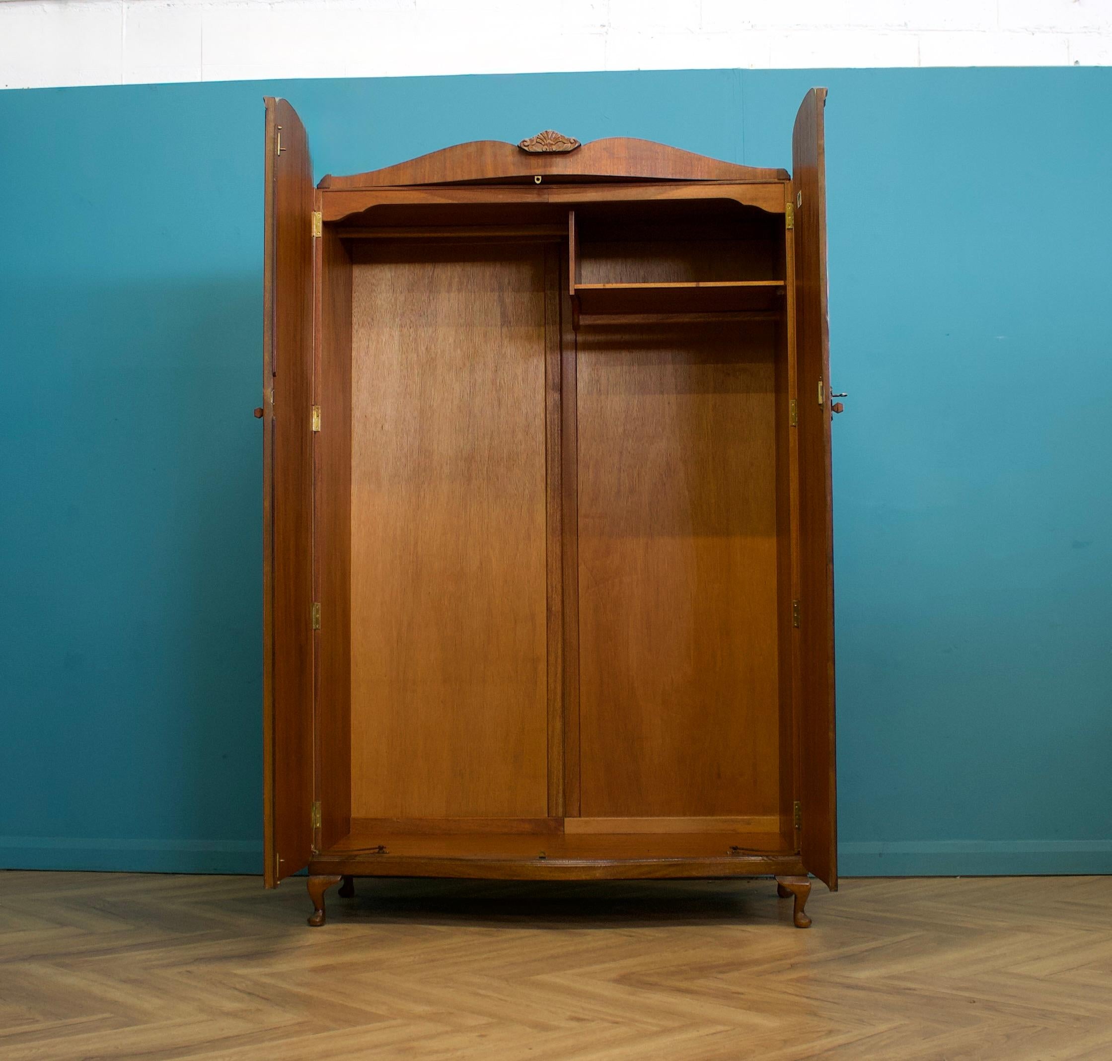 Britannico Armadio in radica d'epoca in stile Art Déco, anni '50 in vendita