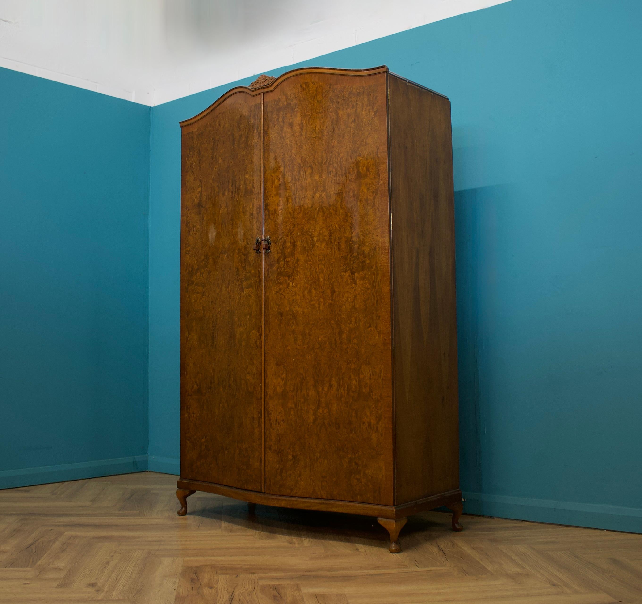 Impiallacciato Armadio in radica d'epoca in stile Art Déco, anni '50 in vendita