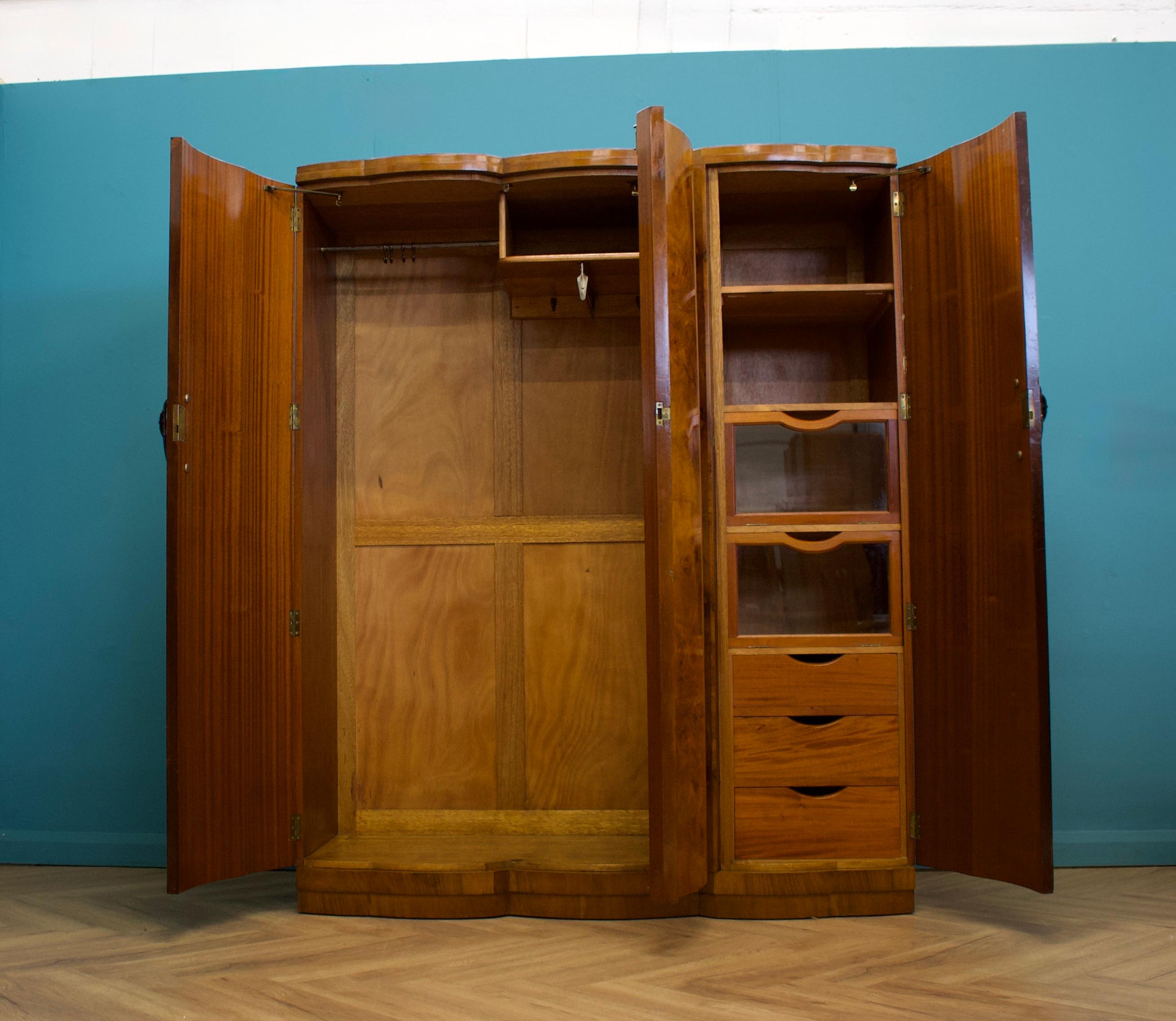 Vintage Art Deco Style Burr Walnut Wardrobe, 1950s (Furnier) im Angebot