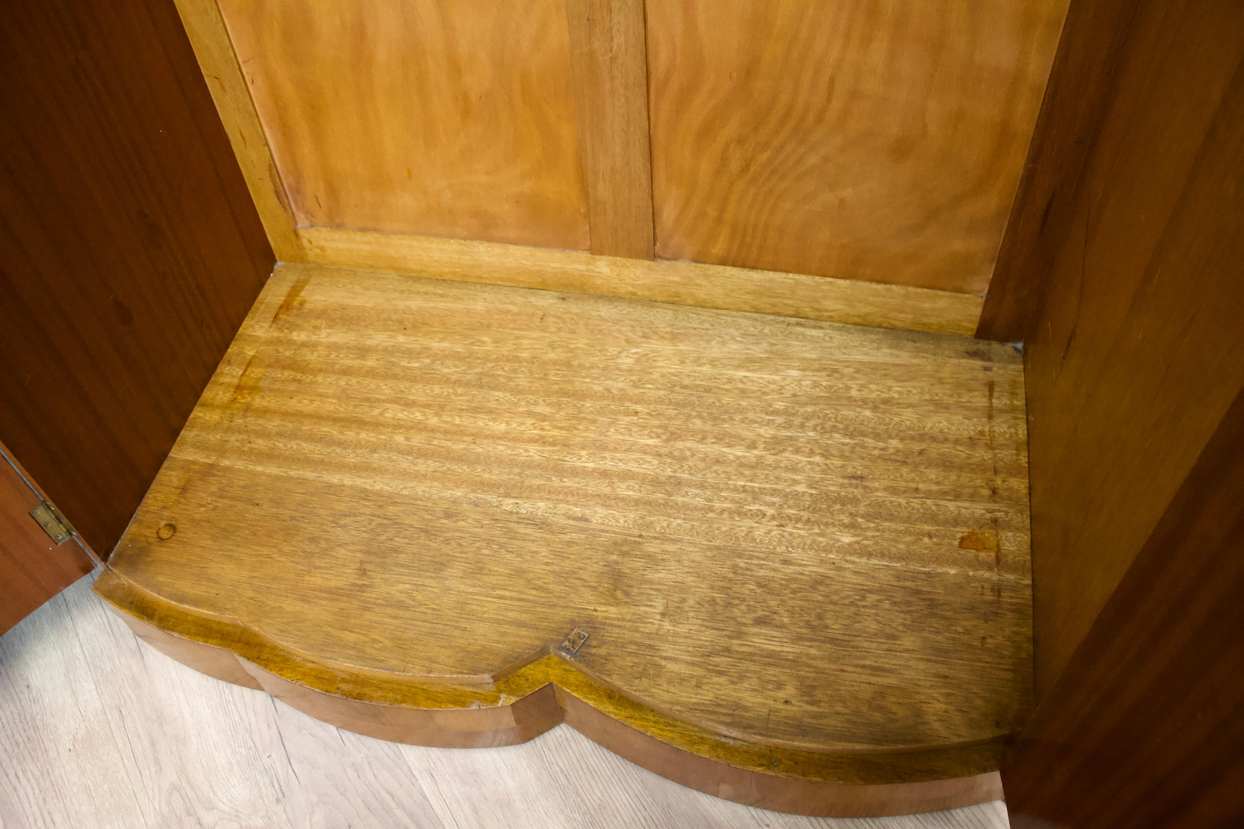 Vintage Art Deco Style Burr Walnut Wardrobe, 1950s im Zustand „Gut“ im Angebot in South Shields, GB