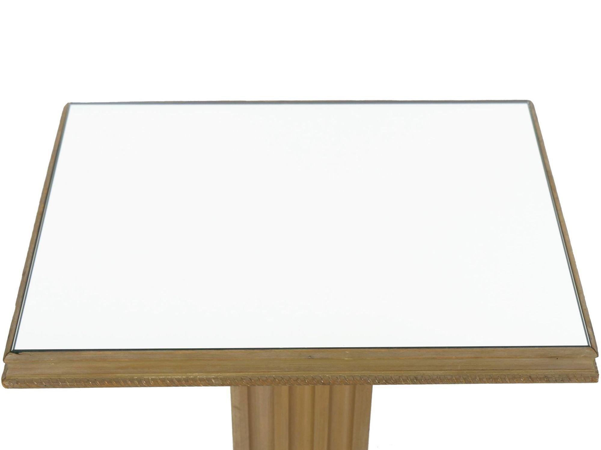 Verre Table d'appoint en bois cérusé avec miroir de style Art Déco vintage en vente
