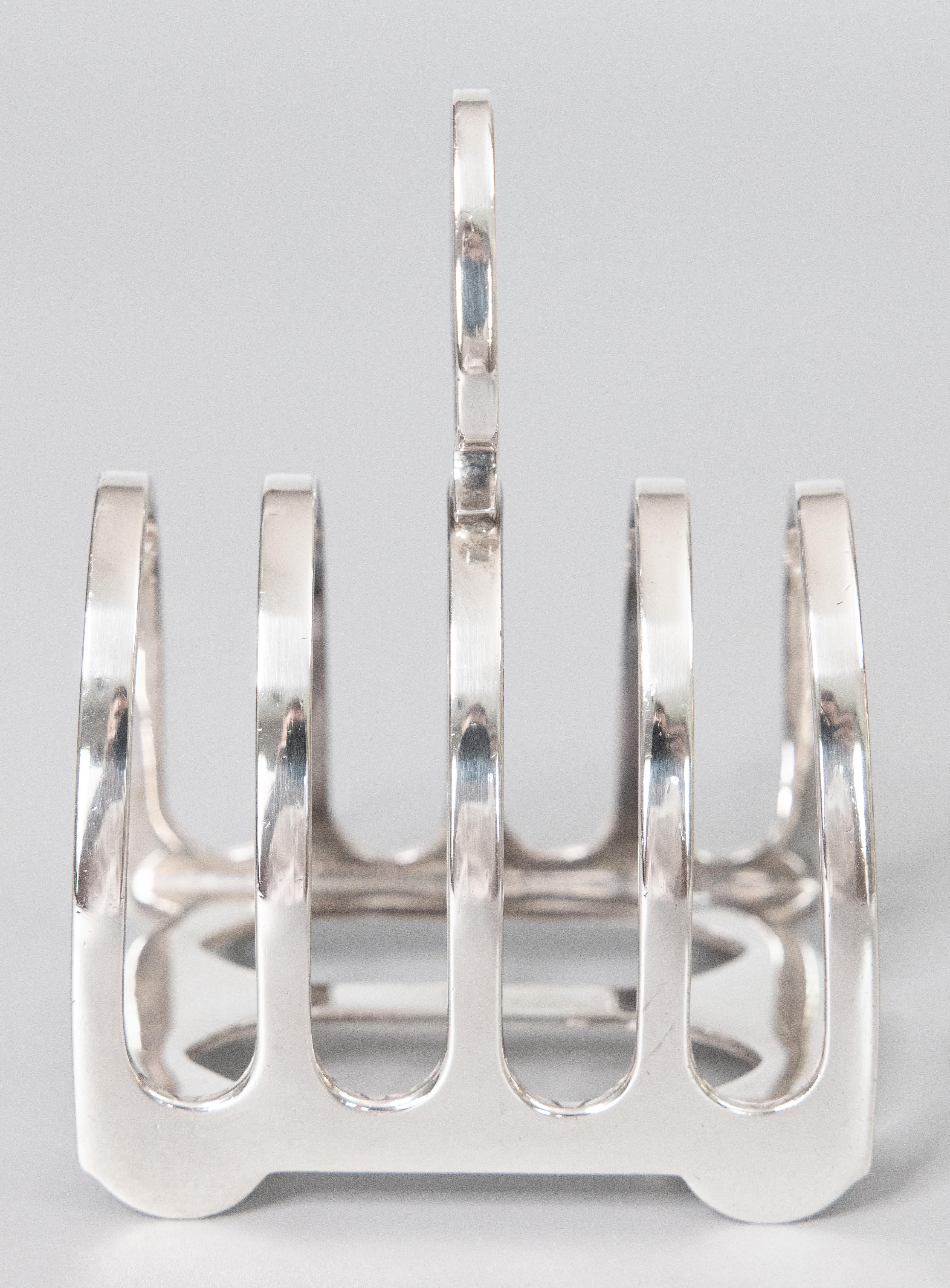 A lovely vintage silverplated four slice toast rack by Elkington made in England, dated 1949. Marked on reverse. This fine quality silver toast rack is well made with with a lovely Art Deco style geometric shape and decorative finial. It would be