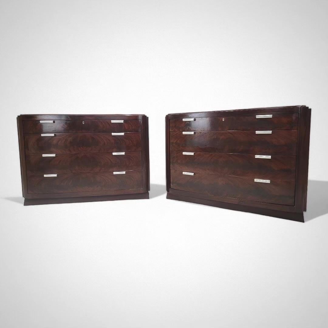 XX secolo Cassettiera in mogano fiammato in stile Art Déco vintage di Ralph Lauren - Coppia in vendita