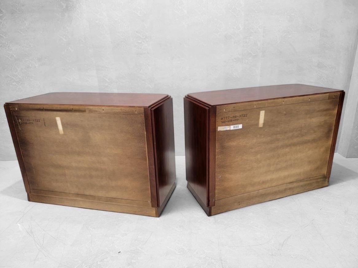 Cassettiera in mogano fiammato in stile Art Déco vintage di Ralph Lauren - Coppia in vendita 2