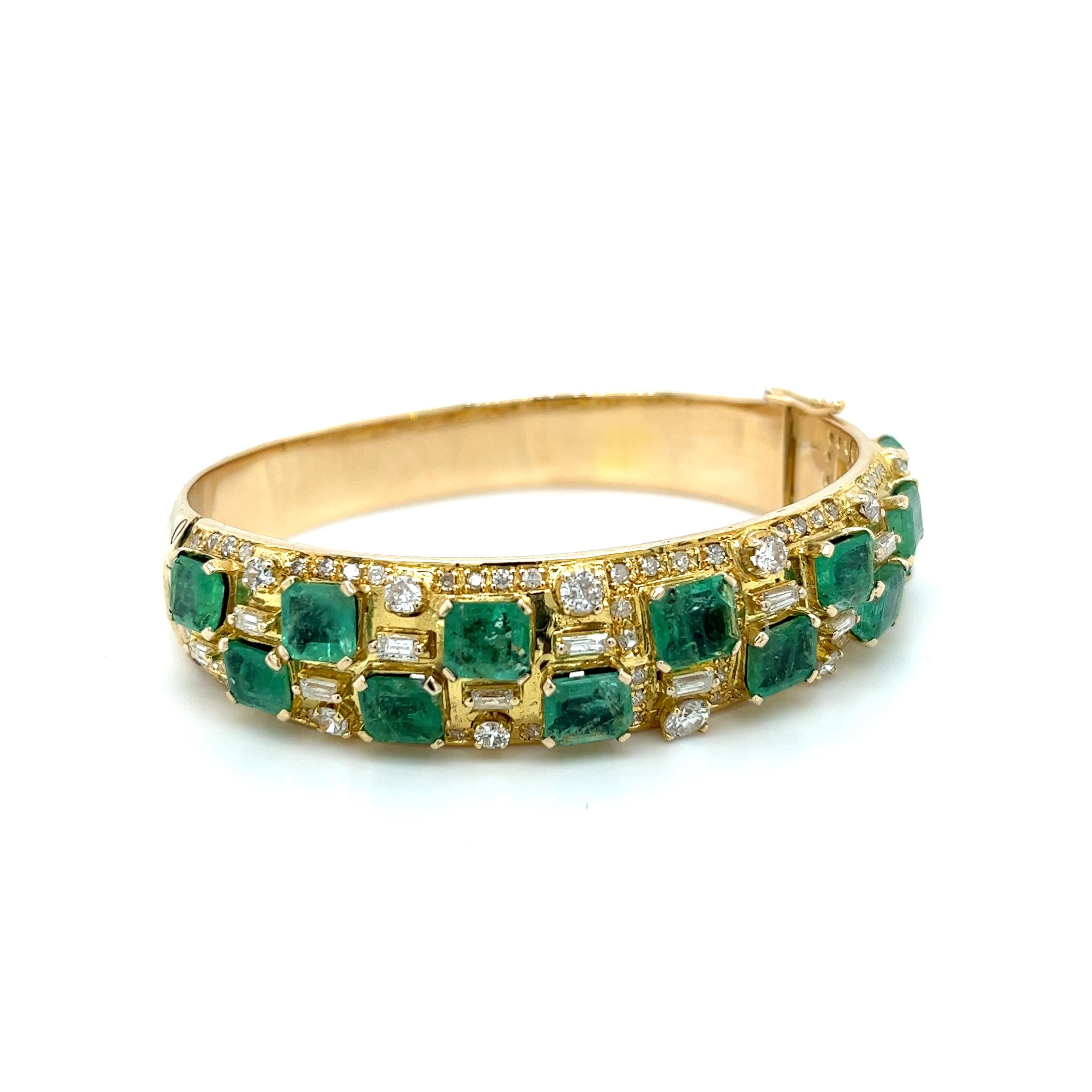 Vintage Art Deco Style Natural Emerald and Diamond Bangle Bracelet In New Condition For Sale In Miami, FL