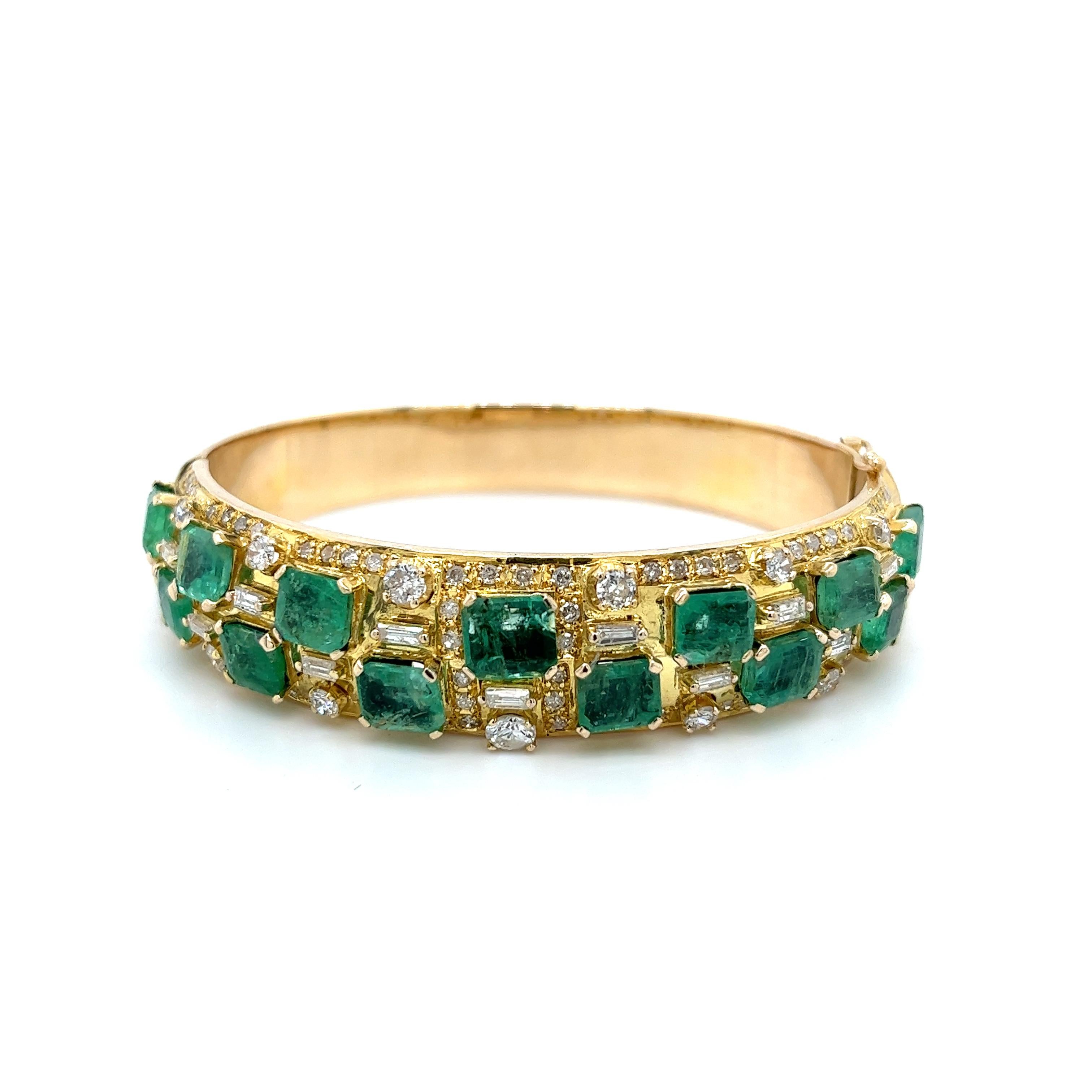 Women's Vintage Art Deco Style Natural Emerald and Diamond Bangle Bracelet For Sale
