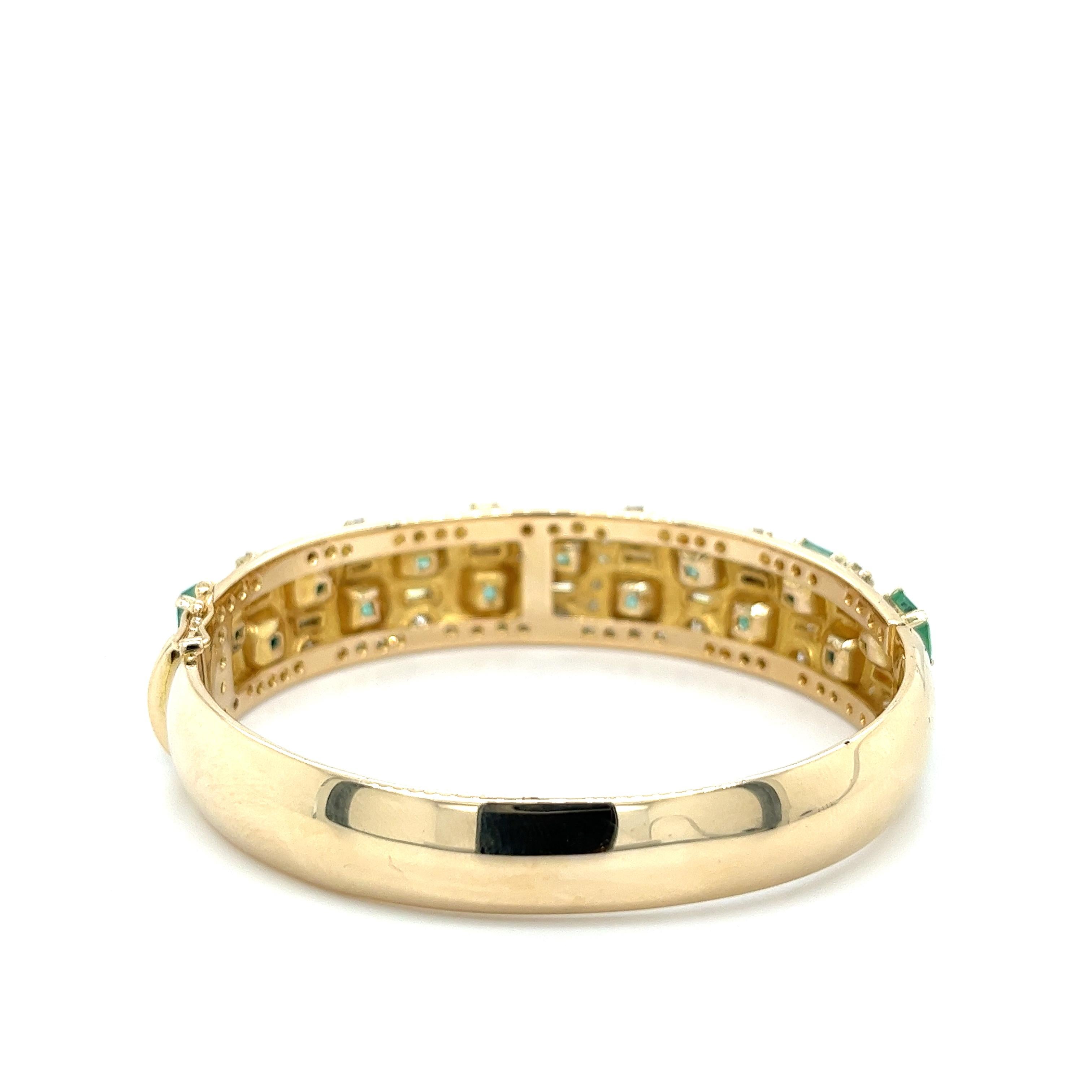 Vintage Art Deco Style Natural Emerald and Diamond Bangle Bracelet For Sale 1