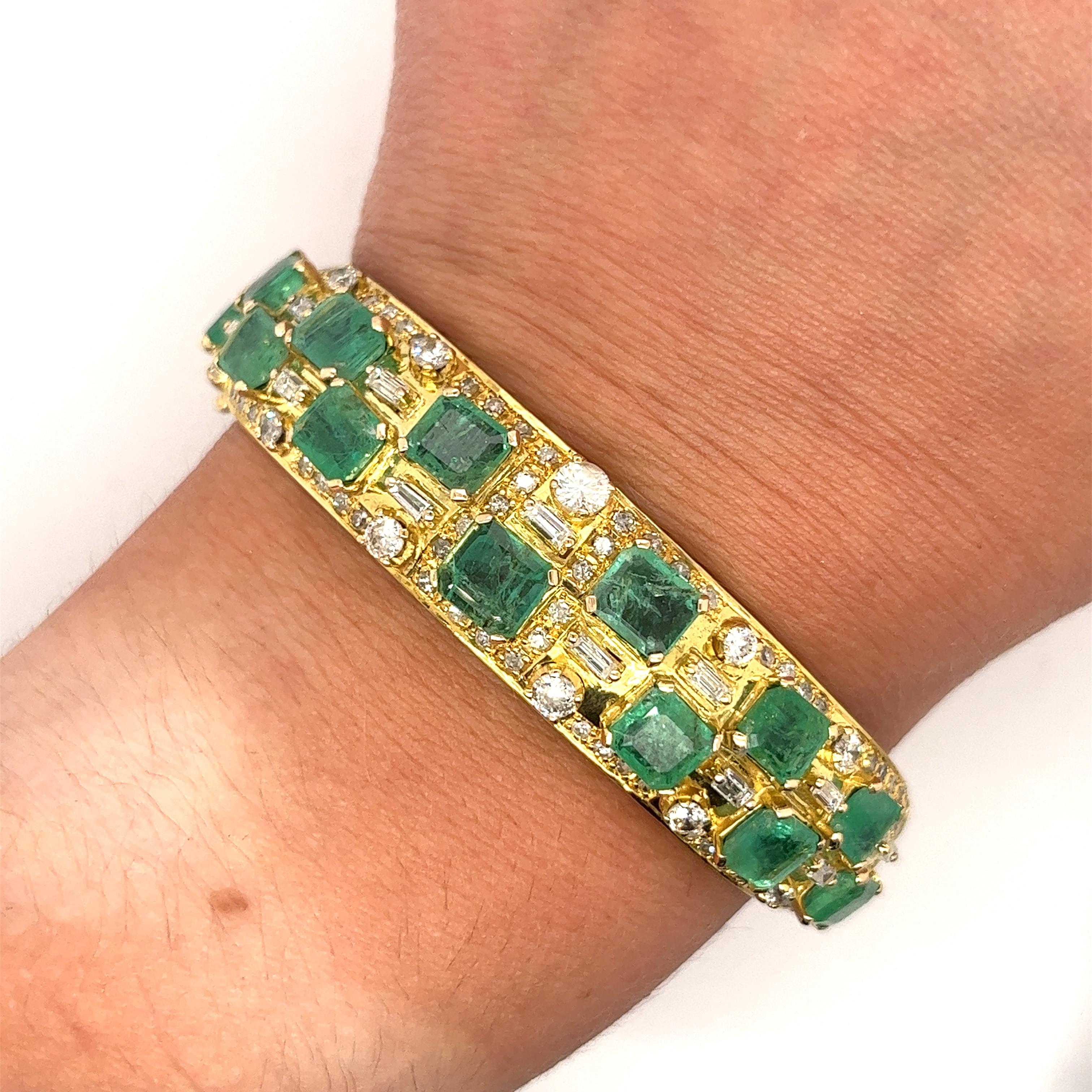 Vintage Art Deco Style Natural Emerald and Diamond Bangle Bracelet For Sale 2