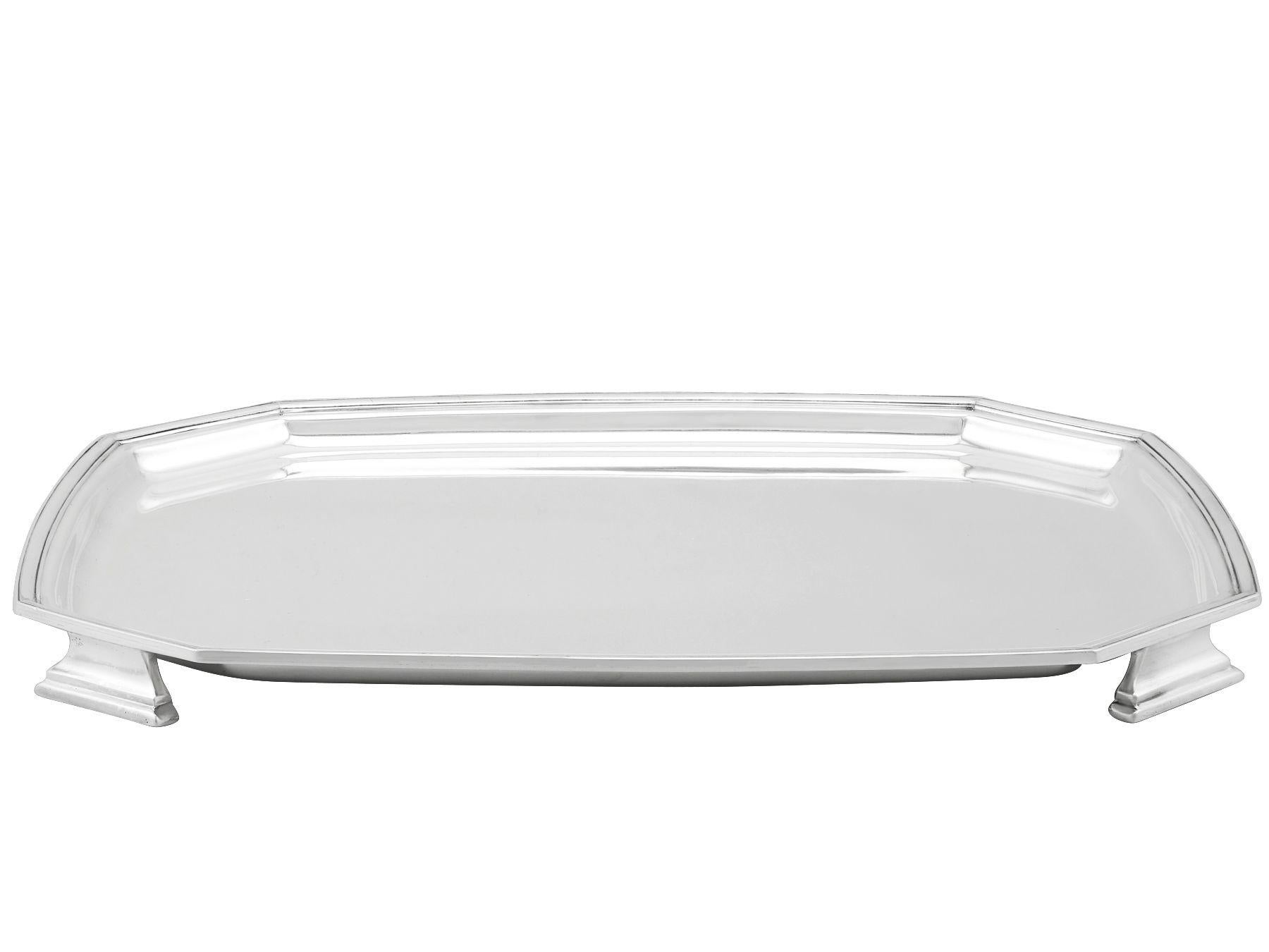 An exceptional, fine and impressive, vintage George VI English sterling silver salver; an addition to our silver dining collection.

This exceptional vintage George VI English sterling silver salver has a rectangular cut cornered form, all in the