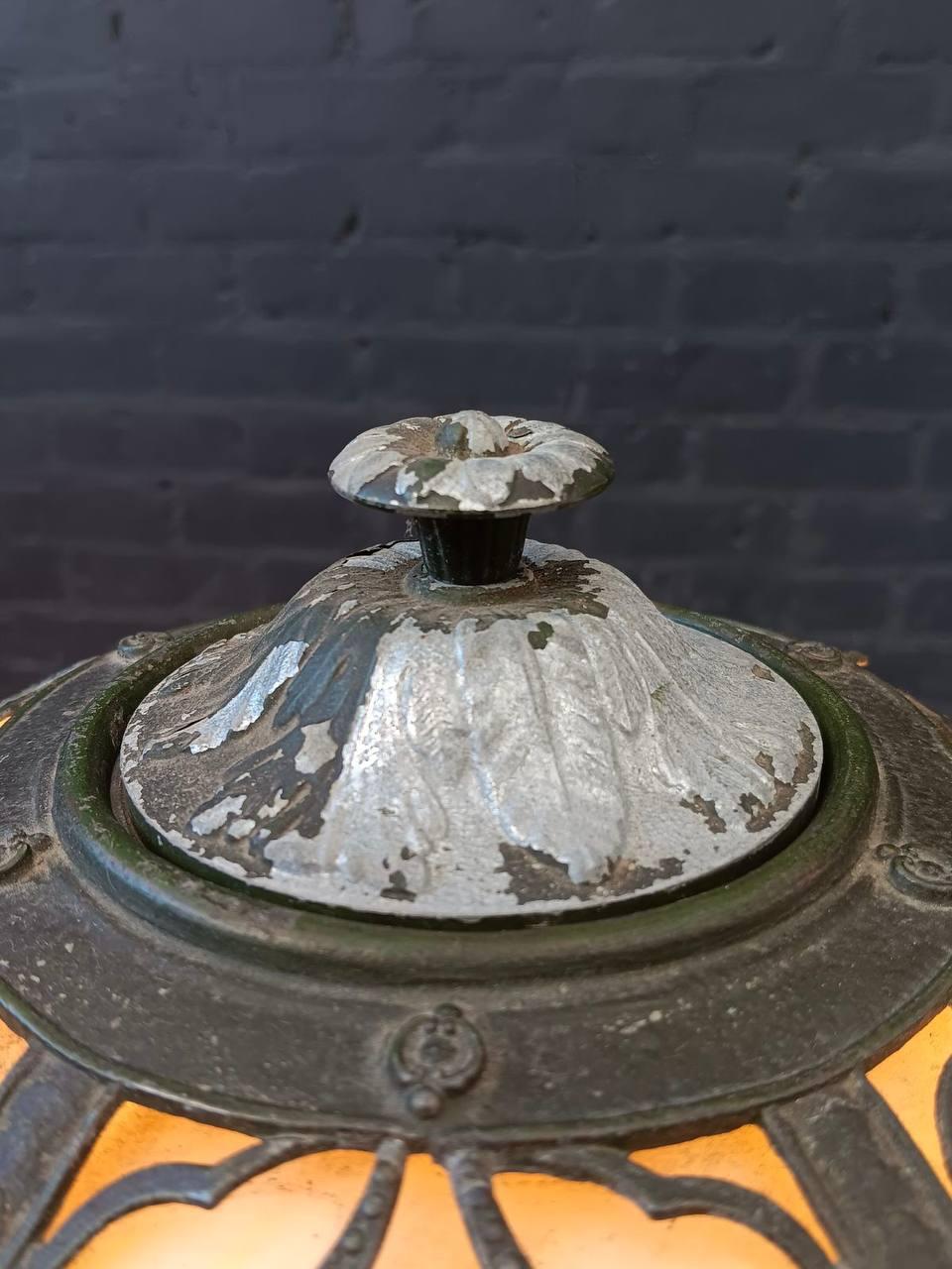 Vintage-Tischlampe im Art-Déco-Stil mit dekorativem Glasschirm (Aluminium) im Angebot