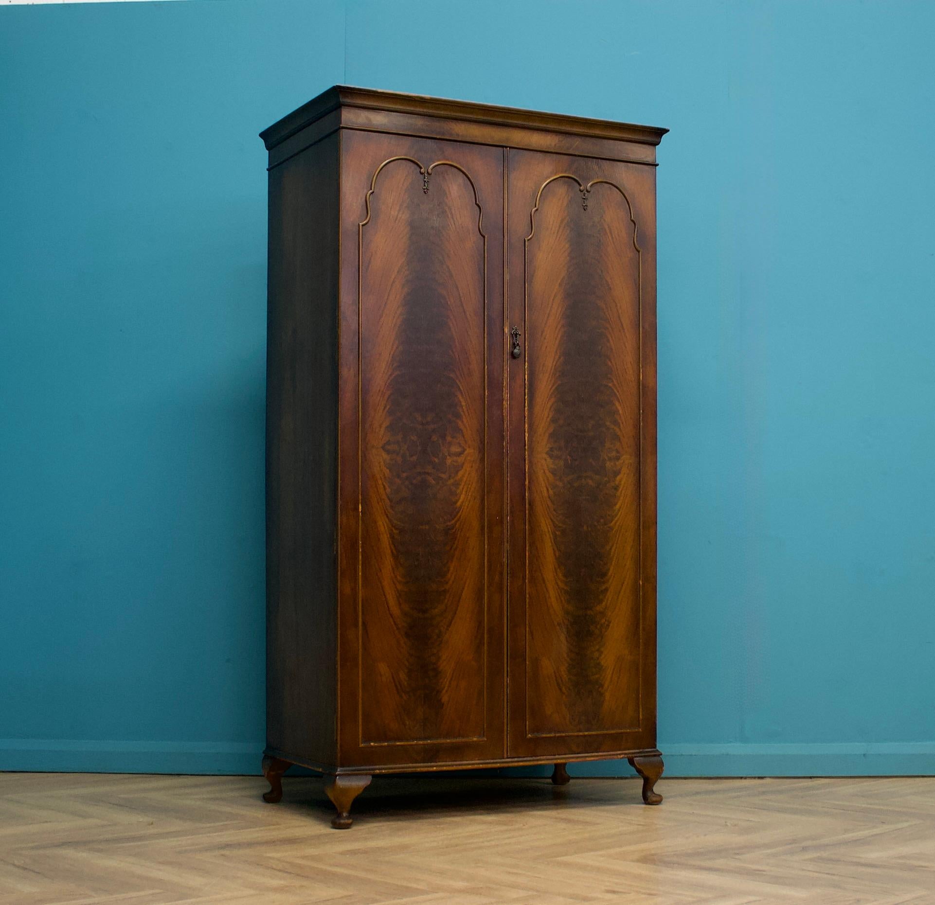 Britannico Armadio vintage in stile Art Déco, anni '1940 in vendita