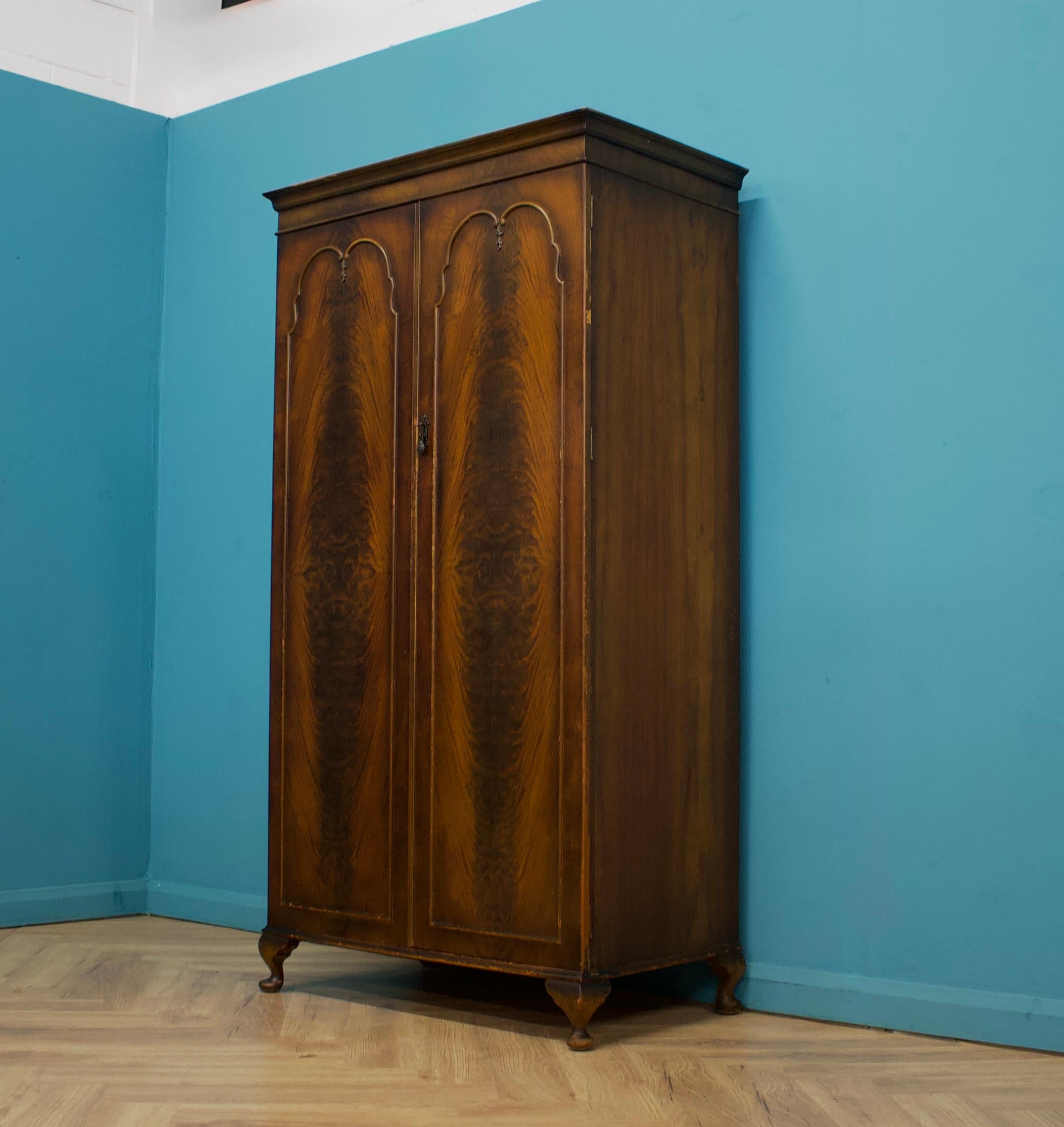 Impiallacciato Armadio vintage in stile Art Déco, anni '1940 in vendita