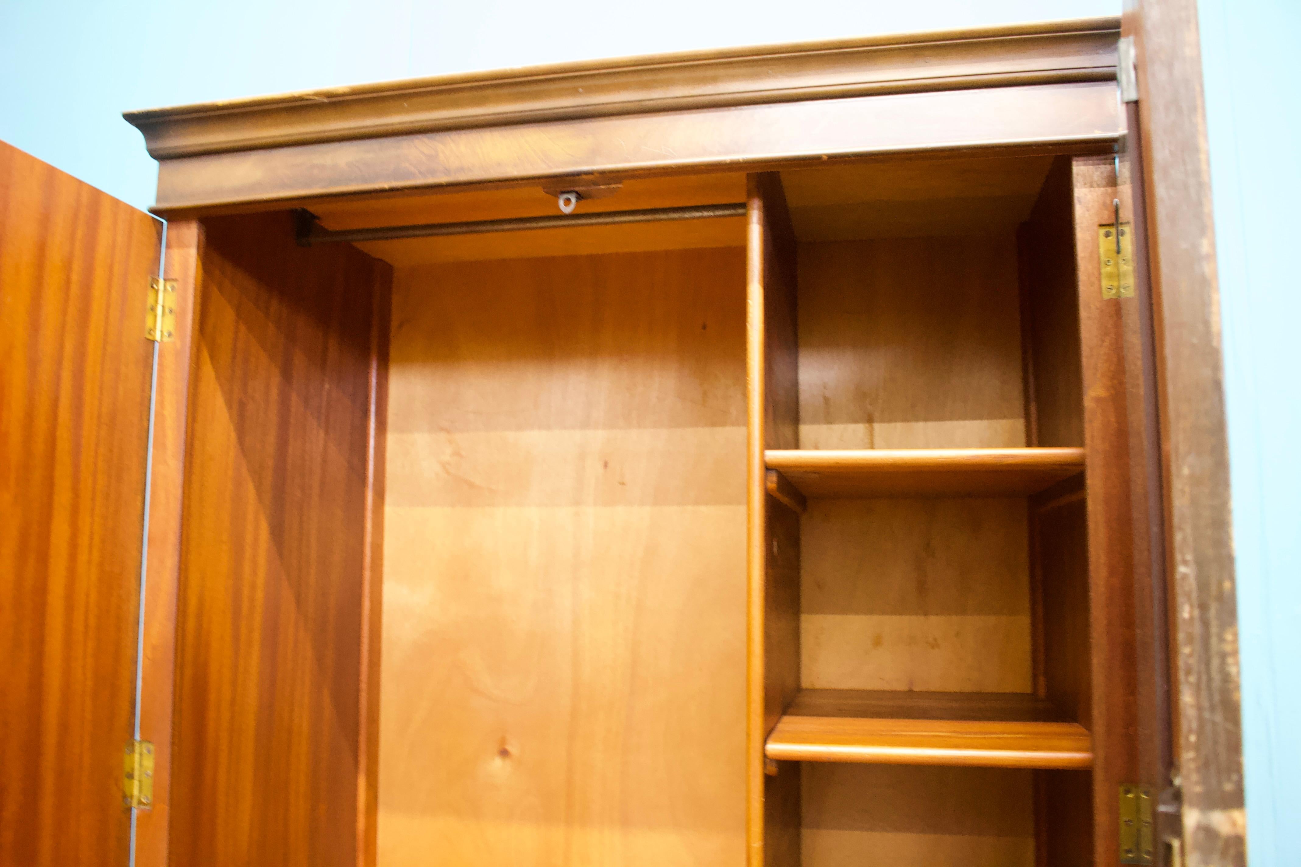 Legno Armadio vintage in stile Art Déco, anni '1940 in vendita