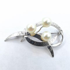 Spilla vintage in stile Art Déco con perle bianche e foglie floreali in argento sterling