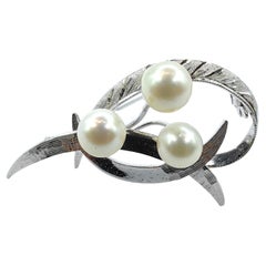 Vintage Art Deco Style White Pearls Floral Leaf Brooch in Sterling Silver