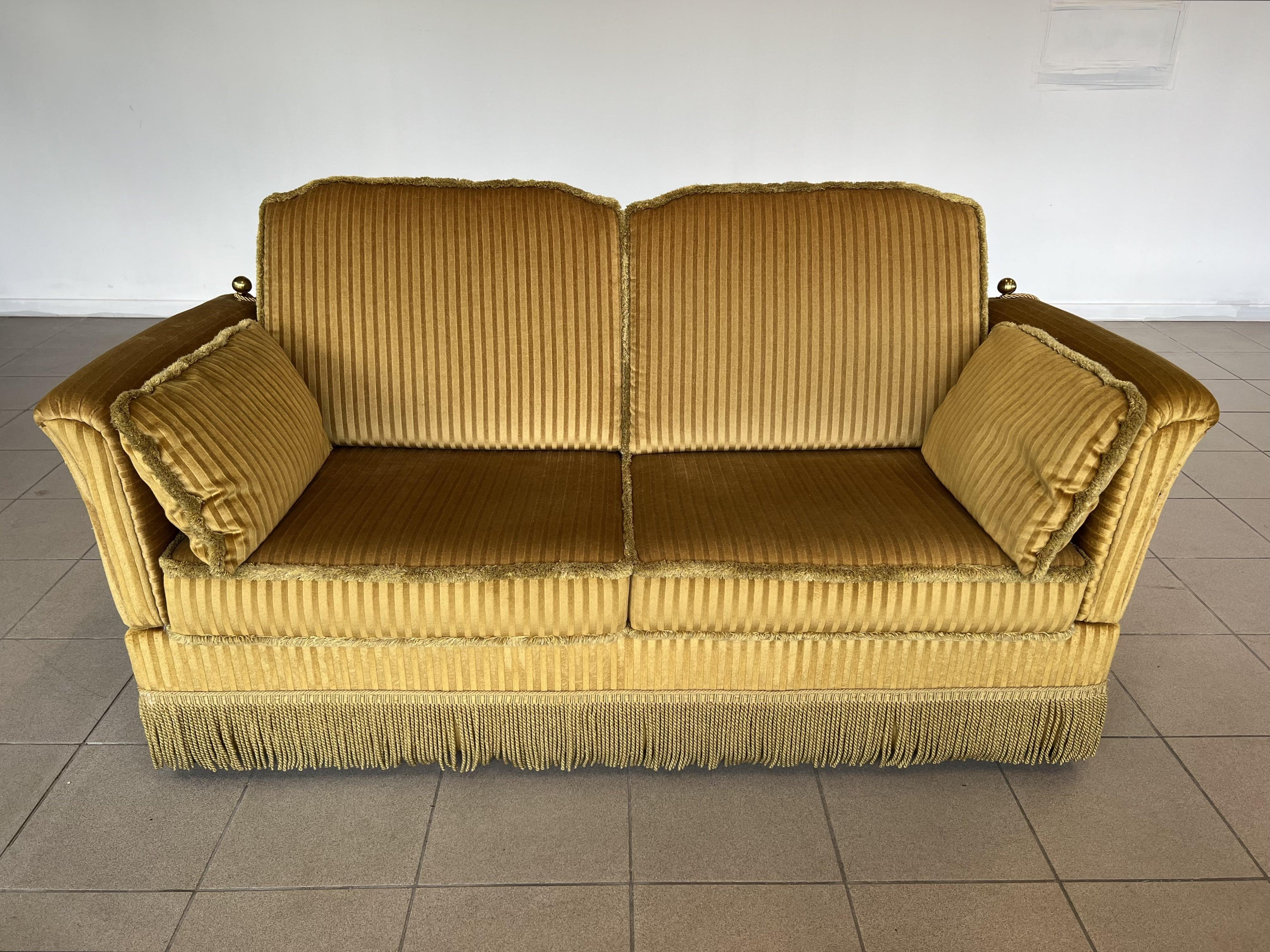 European Vintage Art Deco Styled Adjustable Sofa Bed With Cushions and Fringes For Sale