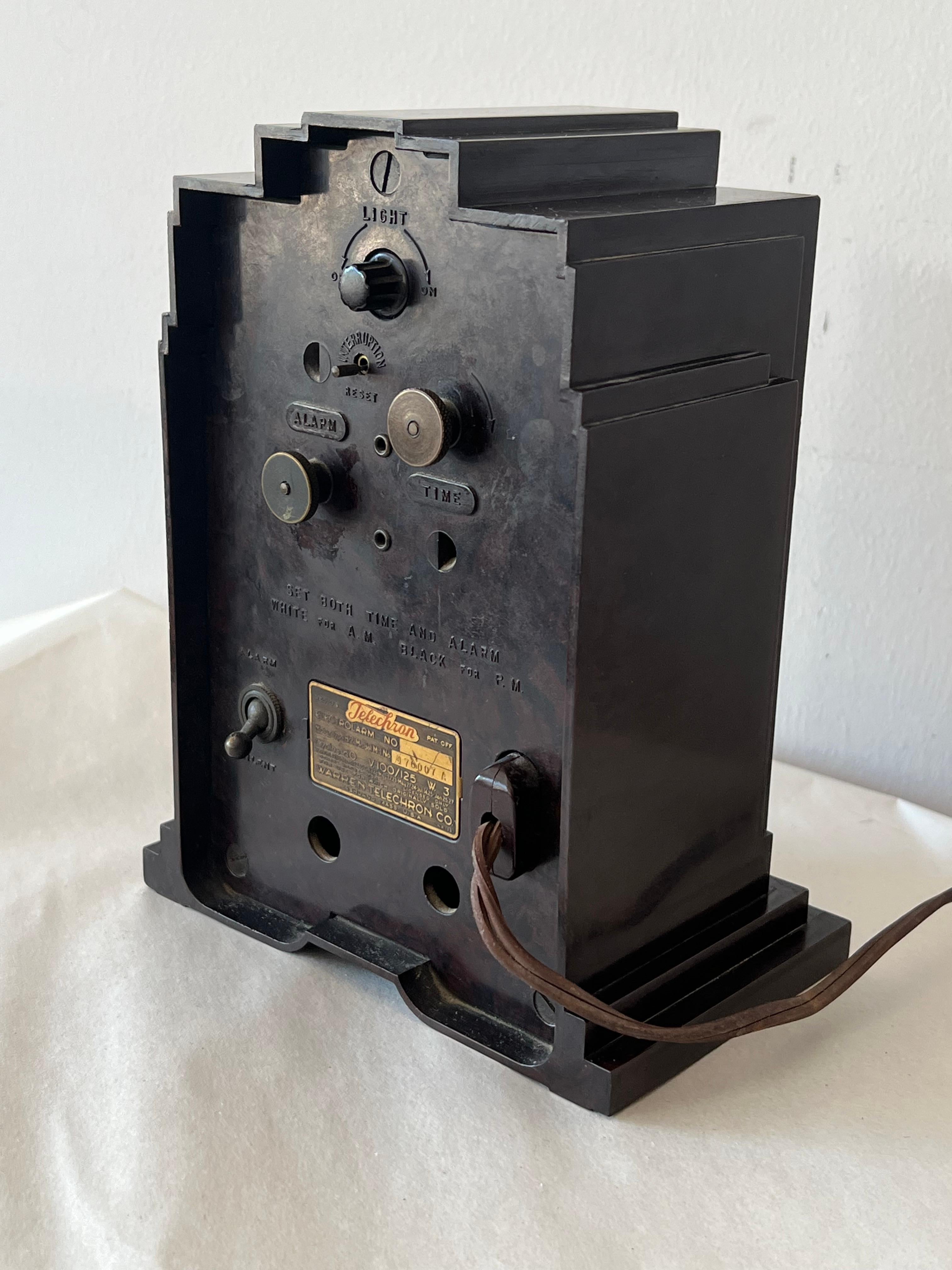 Elettroallarme Telechron d'epoca in stile Art Deco  Orologio da tavolo grattacielo in bachelite in vendita 6