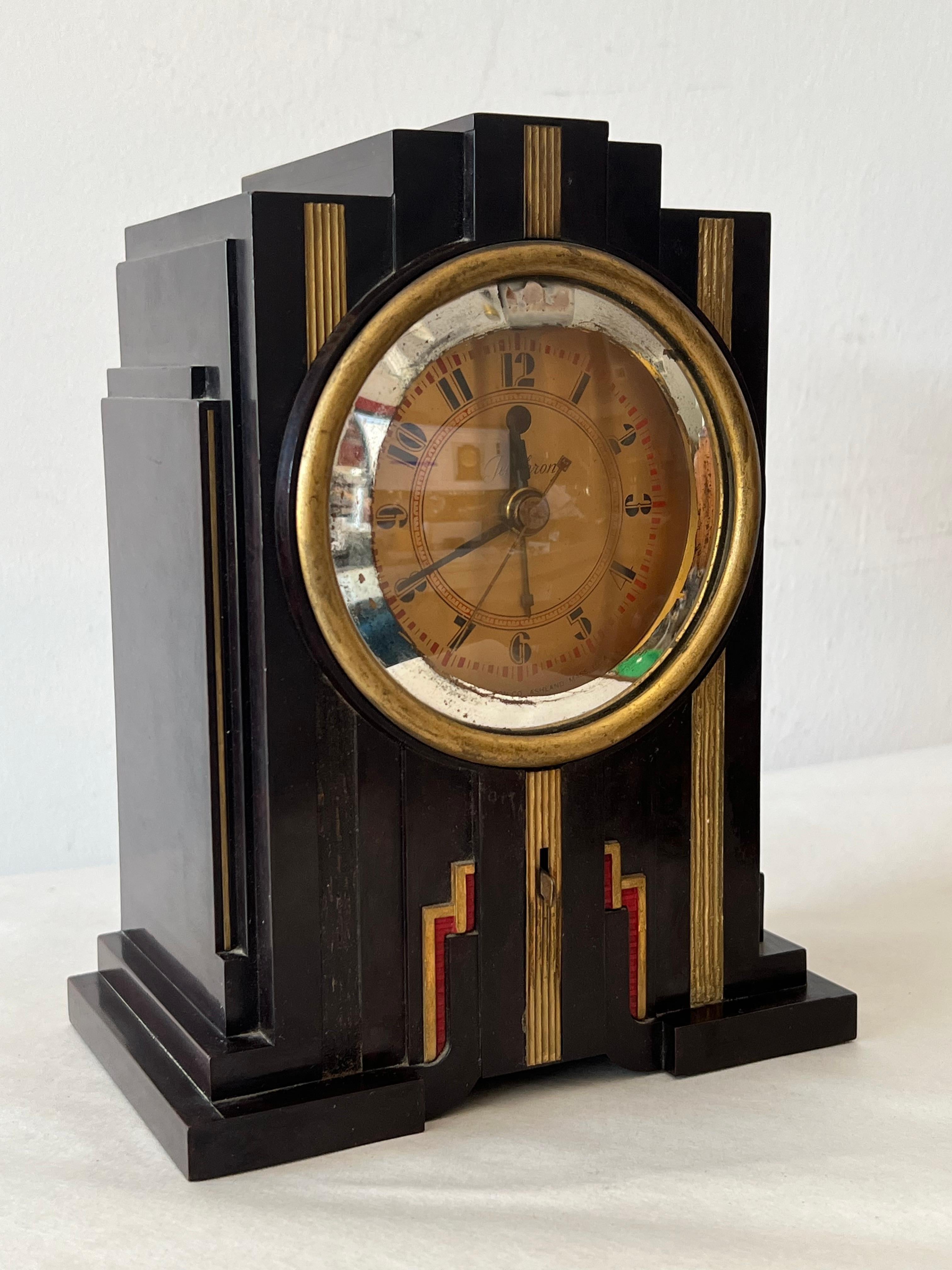 Saint-Pierre e Miquelon Elettroallarme Telechron d'epoca in stile Art Deco  Orologio da tavolo grattacielo in bachelite in vendita