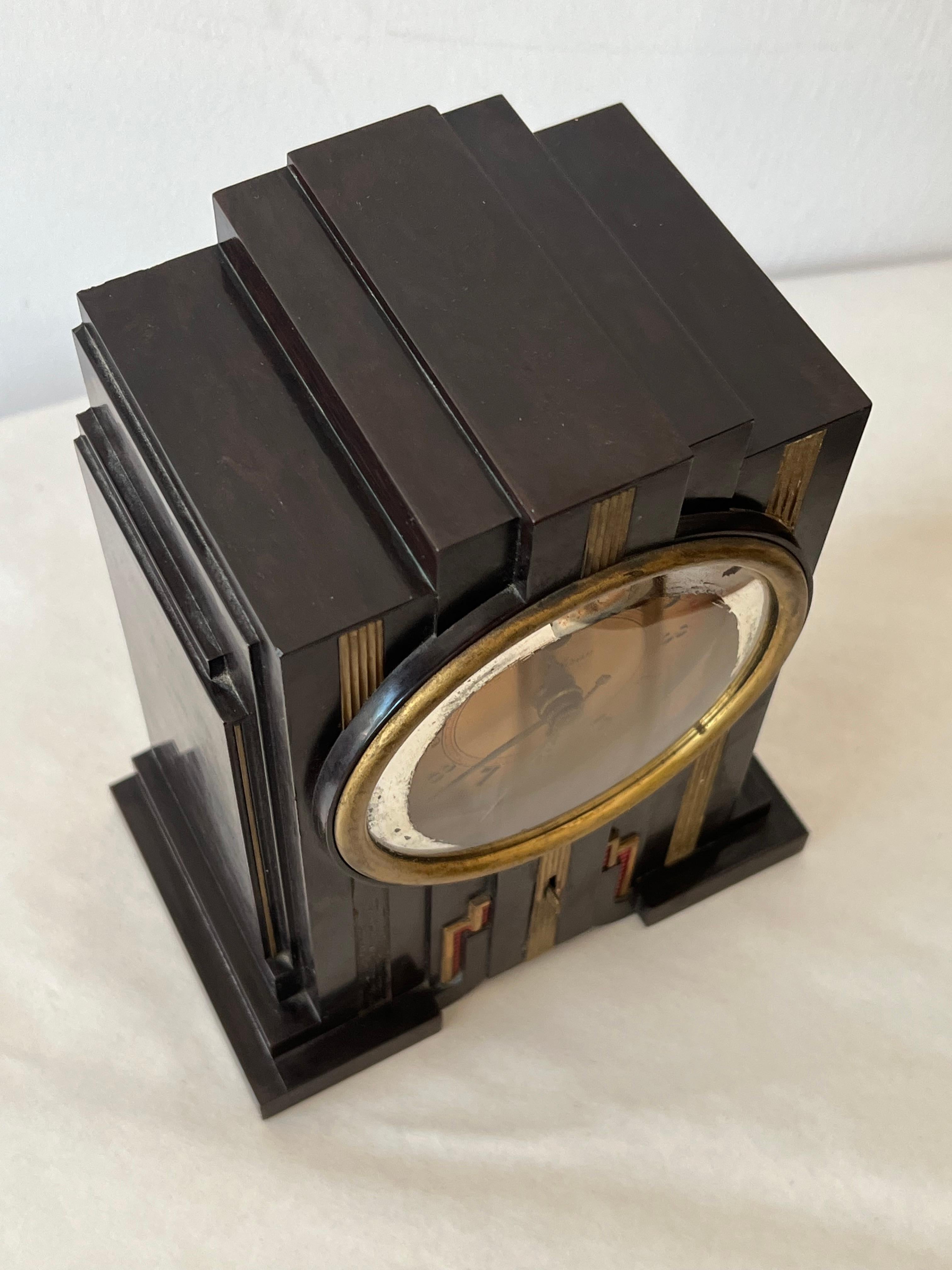 Elettroallarme Telechron d'epoca in stile Art Deco  Orologio da tavolo grattacielo in bachelite In condizioni buone in vendita a St.Petersburg, FL