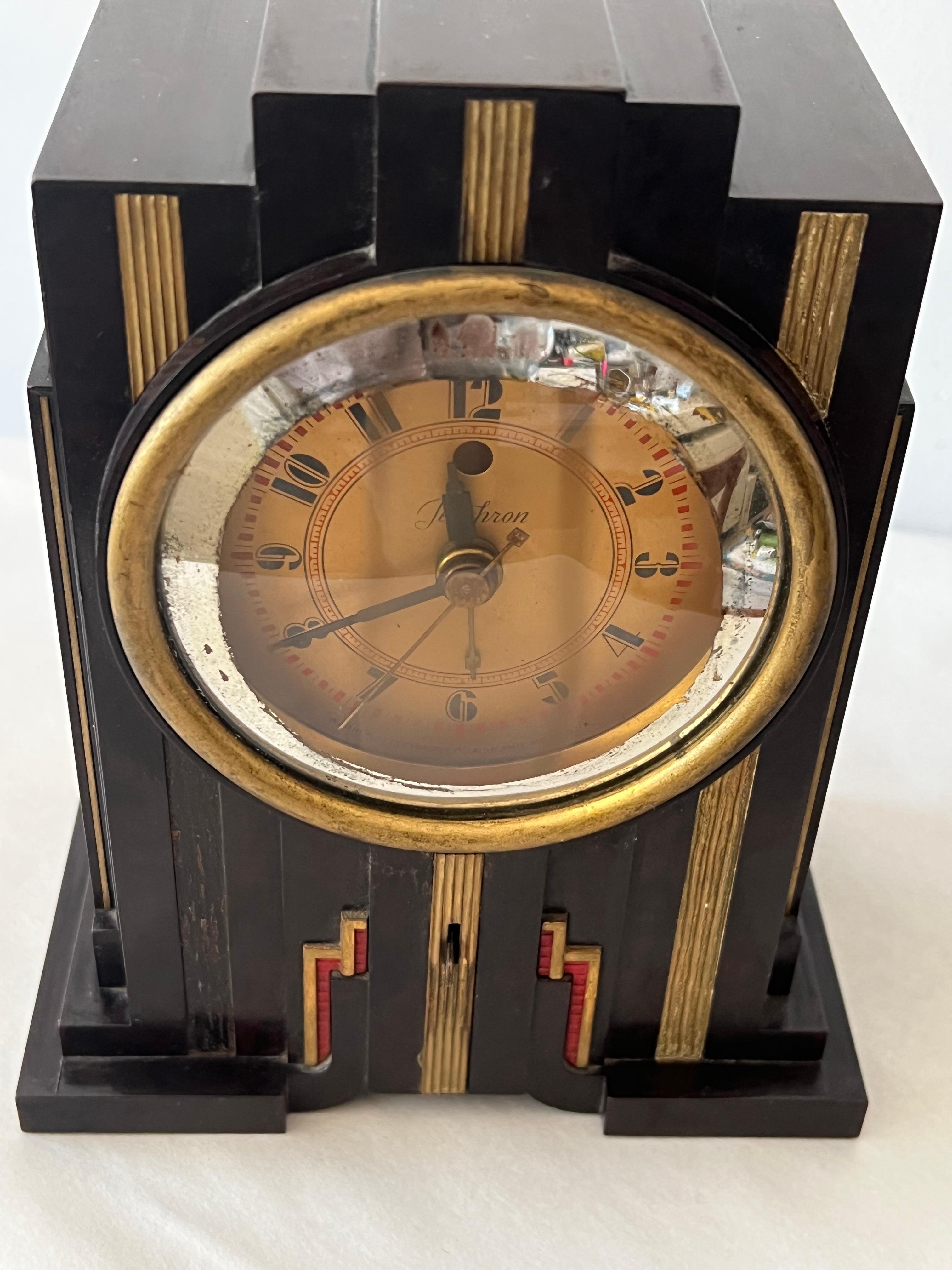 Metà XX secolo Elettroallarme Telechron d'epoca in stile Art Deco  Orologio da tavolo grattacielo in bachelite in vendita