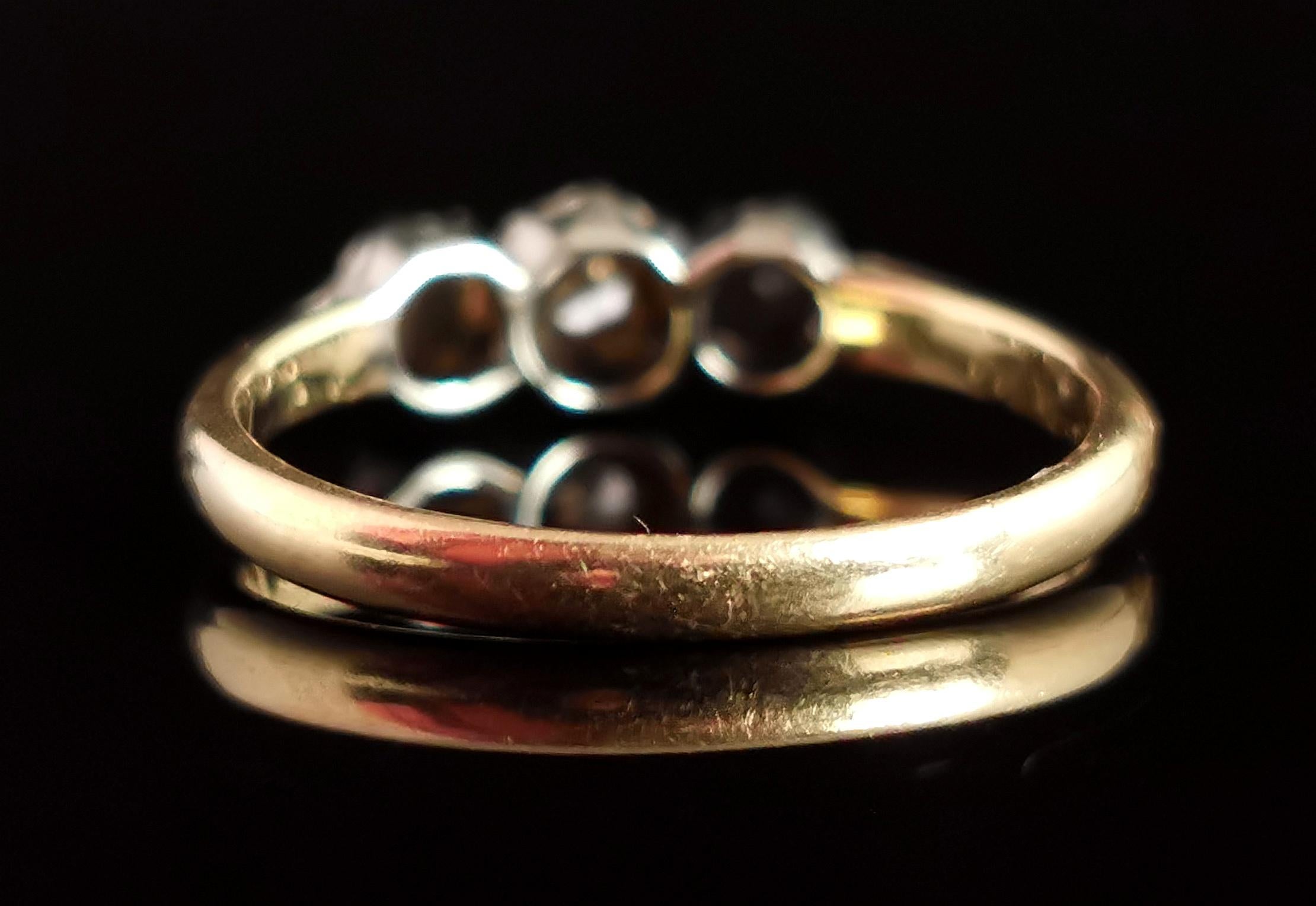 Round Cut Vintage Art Deco Three Stone Diamond Ring, 9k Gold and Palladium For Sale