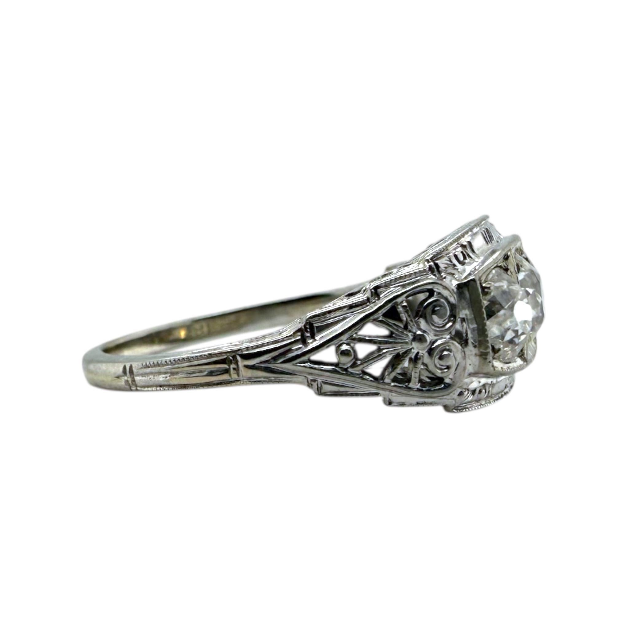 Anello vintage con tre pietre di diamante antico taglio europeo in stile Art of Vintage 2