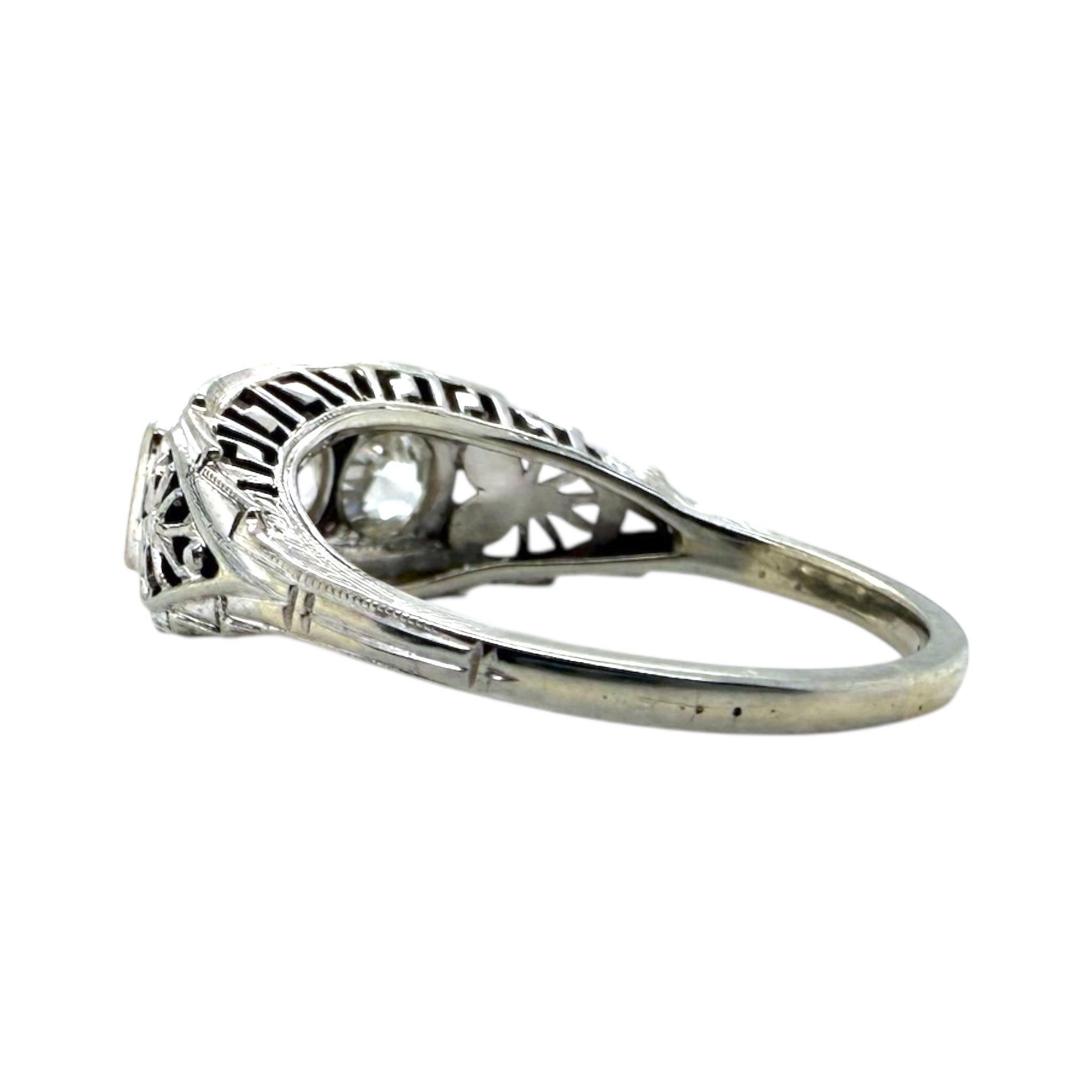 Anello vintage con tre pietre di diamante antico taglio europeo in stile Art of Vintage 3