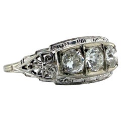 Anello vintage con tre pietre di diamante antico taglio europeo in stile Art of Vintage