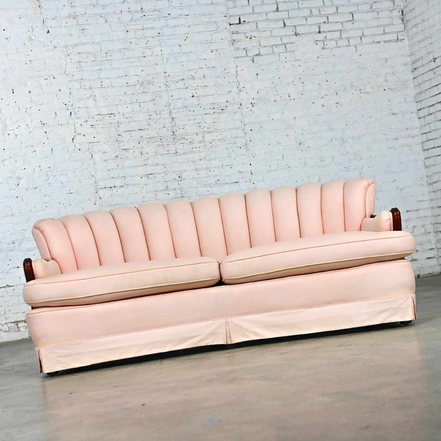 Art Déco Vintage Art Deco - Art Nouveau Divano con schienale incanalato rosa Solo braccioli in noce in vendita