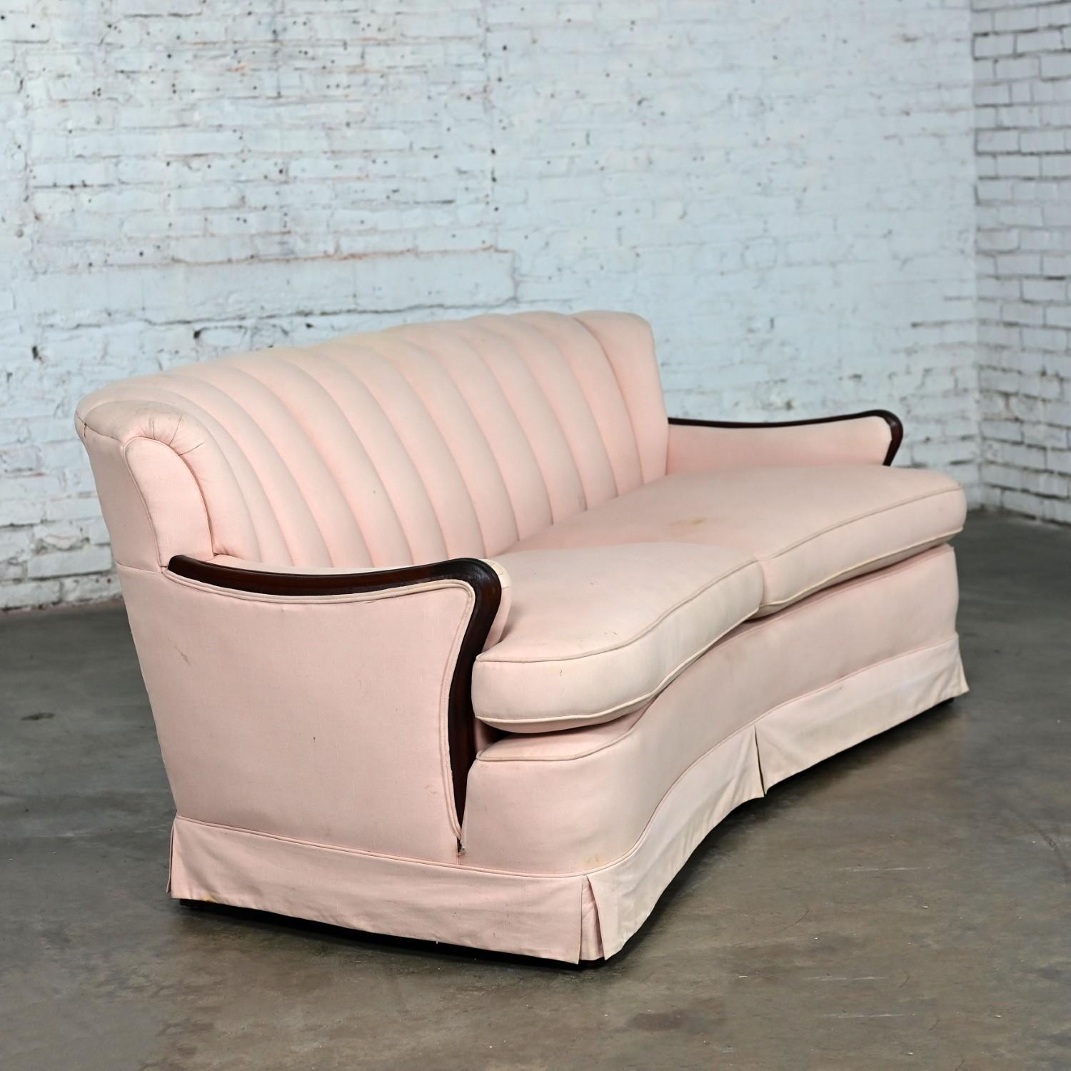 Tessuto Vintage Art Deco - Art Nouveau Divano con schienale incanalato rosa Solo braccioli in noce in vendita