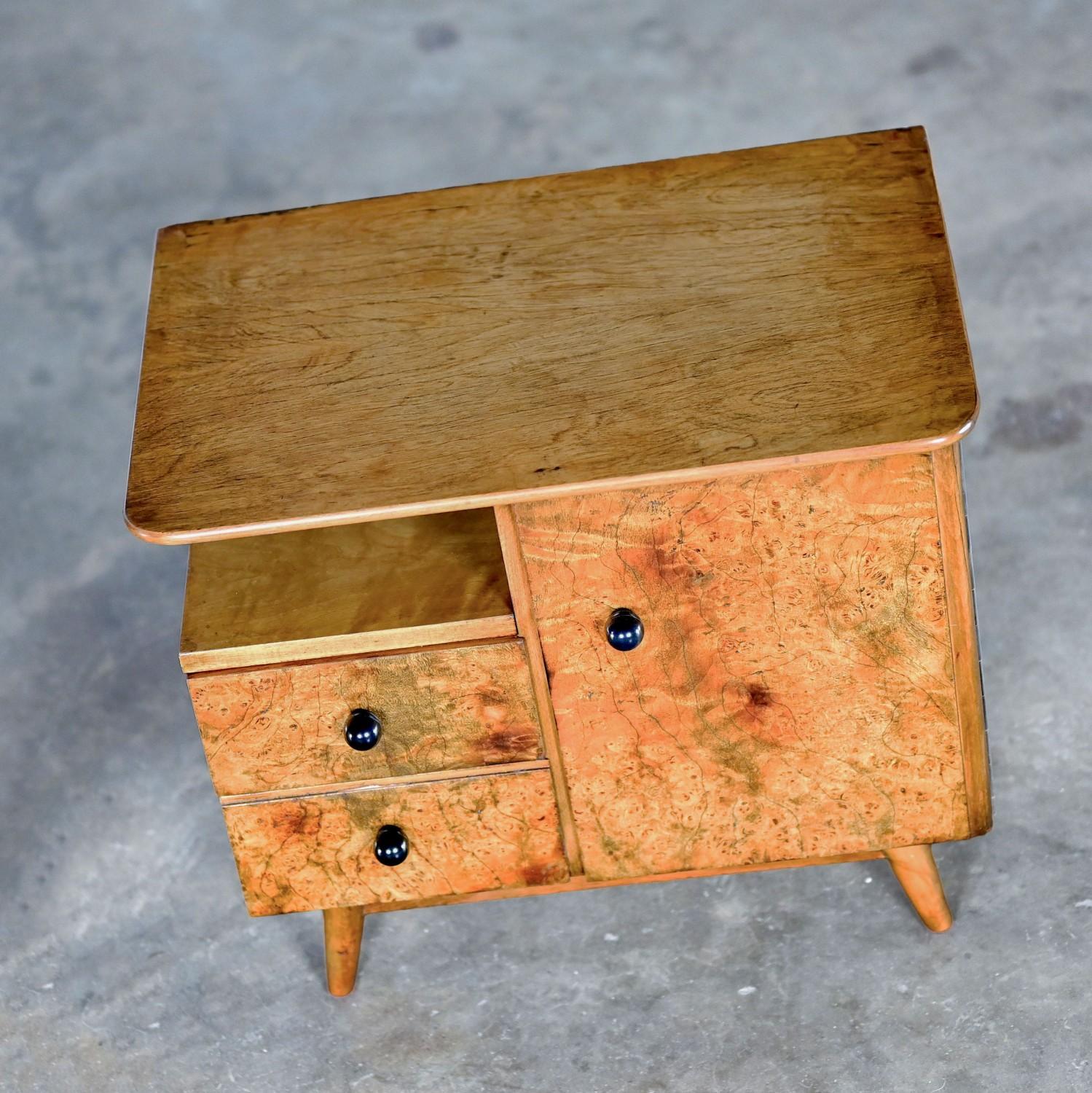 Vintage Art Deco to MCM Low Asymmetrical Nightstands or End Tables a Pair In Good Condition For Sale In Topeka, KS