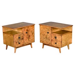 Paire de tables de nuit ou tables d'appoint basses asymétriques Vintage Art of Vintage à MCM