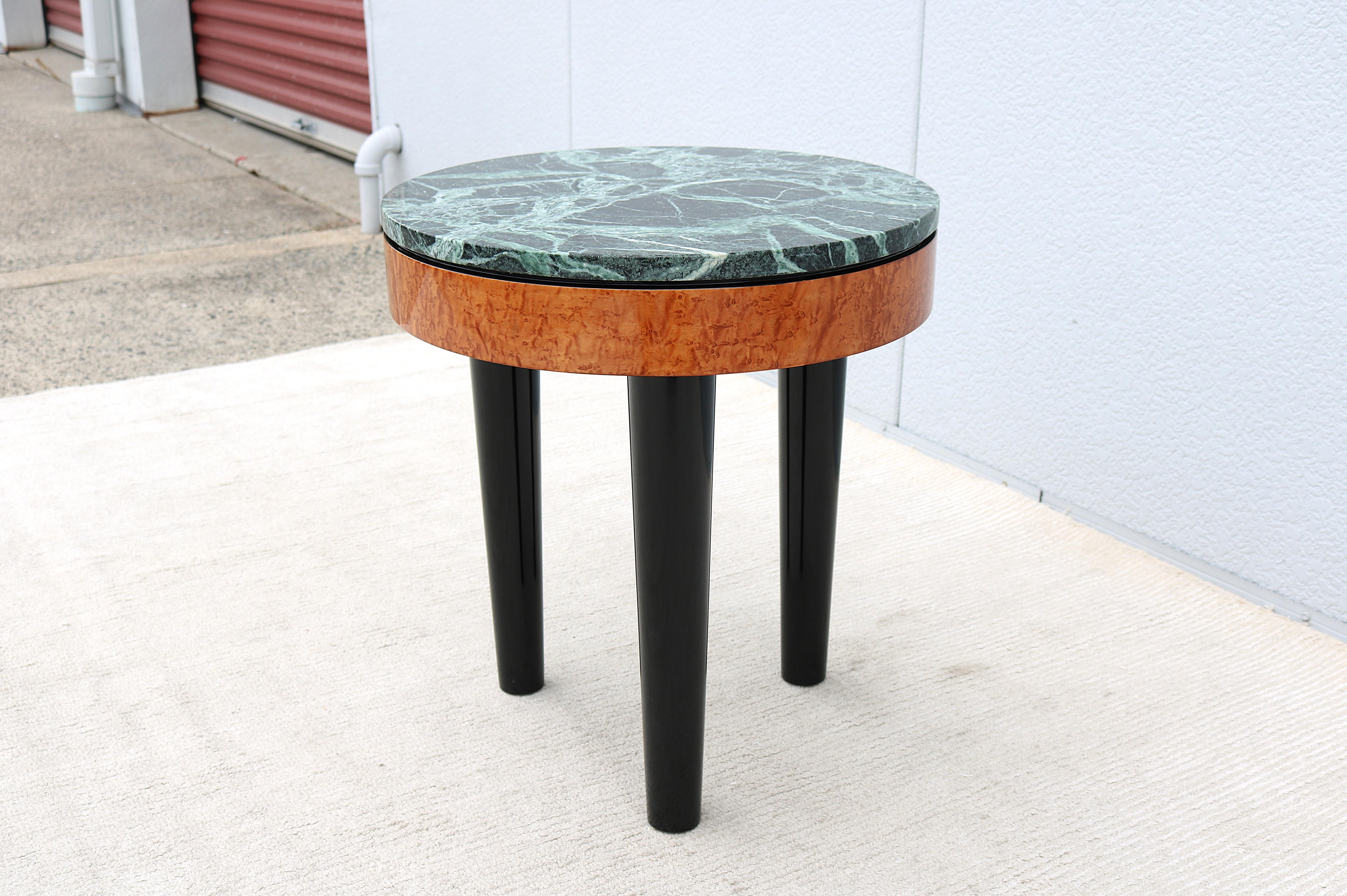 Table d'appoint vintage Art déco Enrique Garcel à trois pieds en broussin et plateau en marbre vert en vente 3