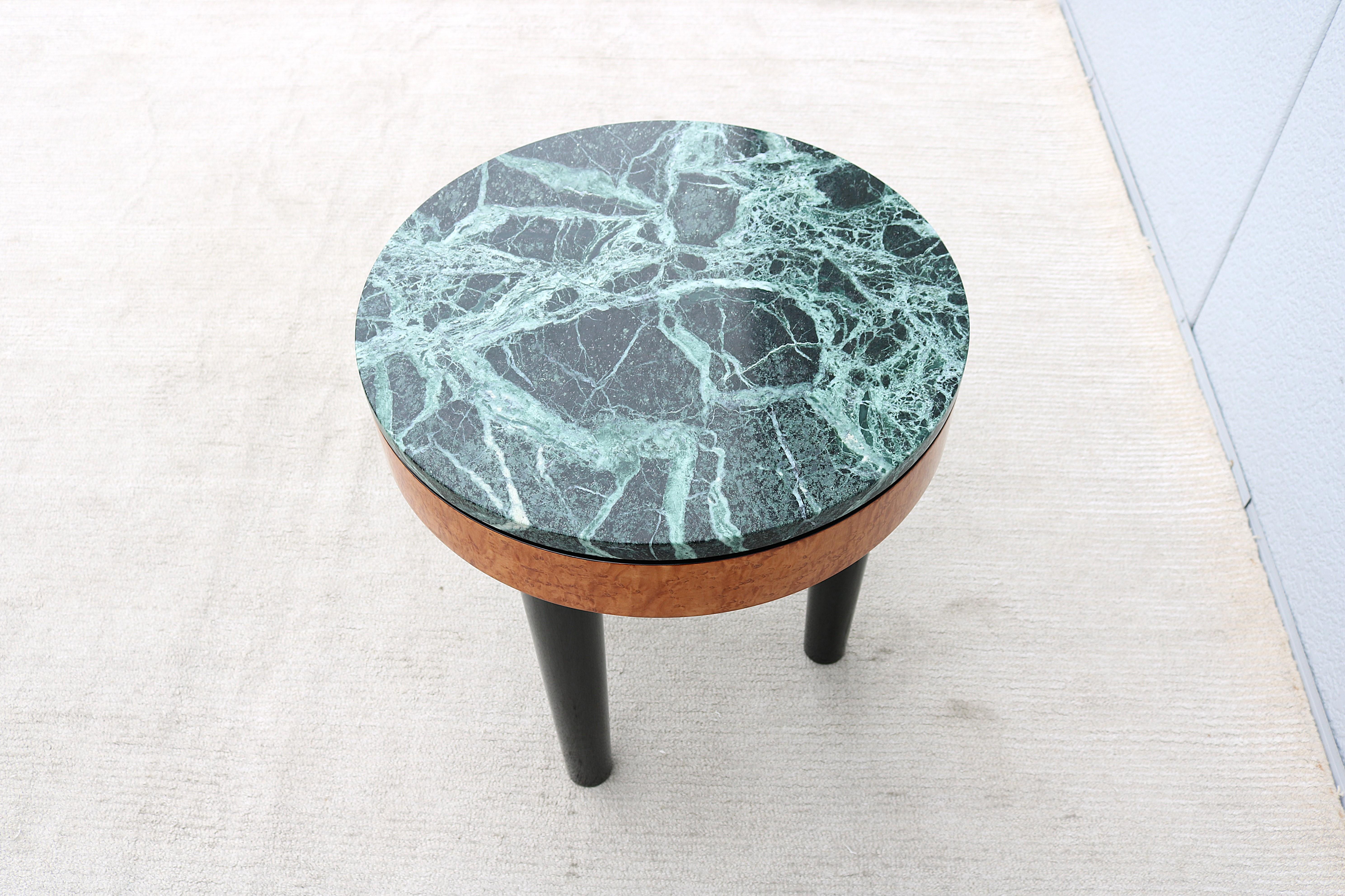 Table d'appoint vintage Art déco Enrique Garcel à trois pieds en broussin et plateau en marbre vert en vente 4