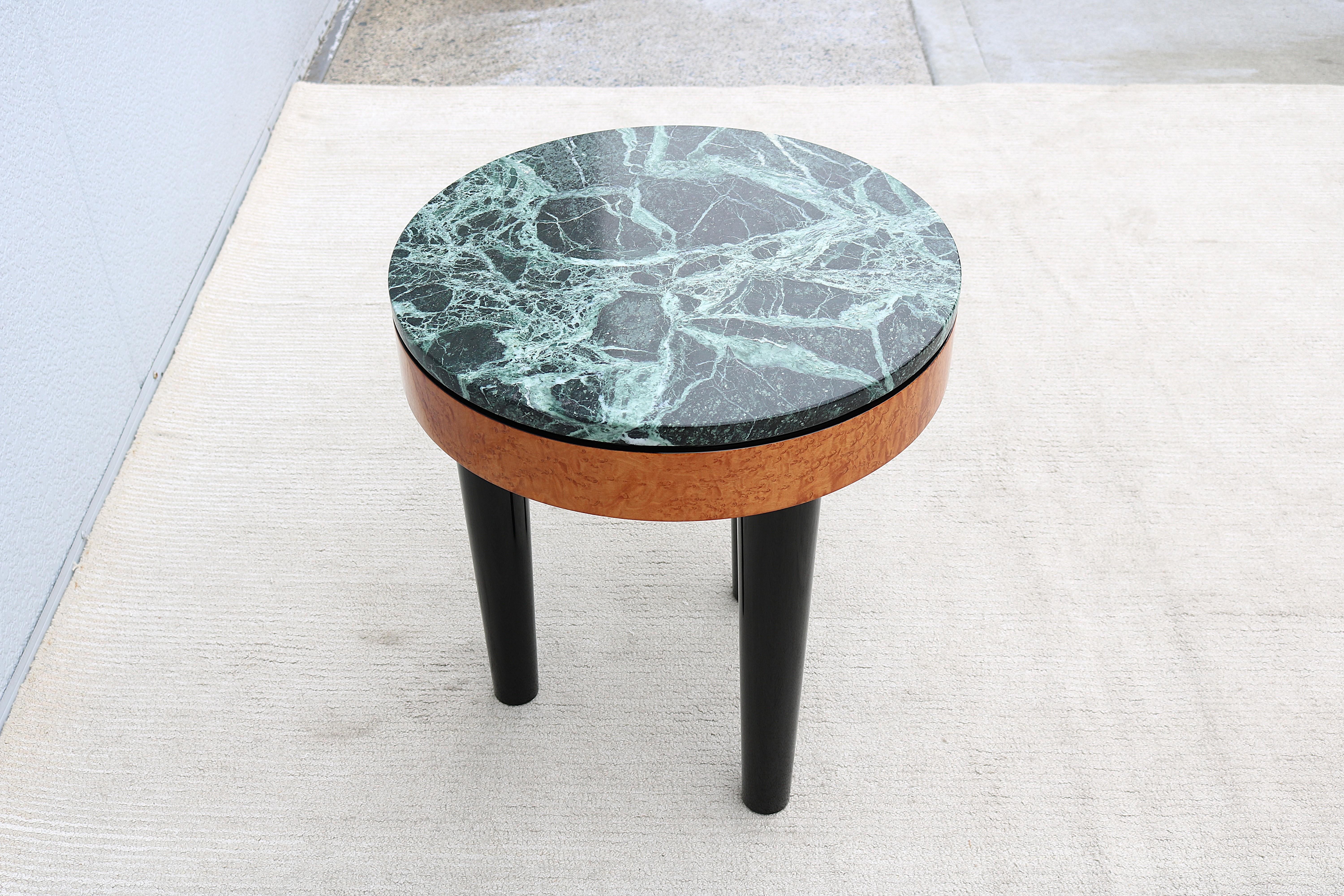 Table d'appoint vintage Art déco Enrique Garcel à trois pieds en broussin et plateau en marbre vert en vente 8