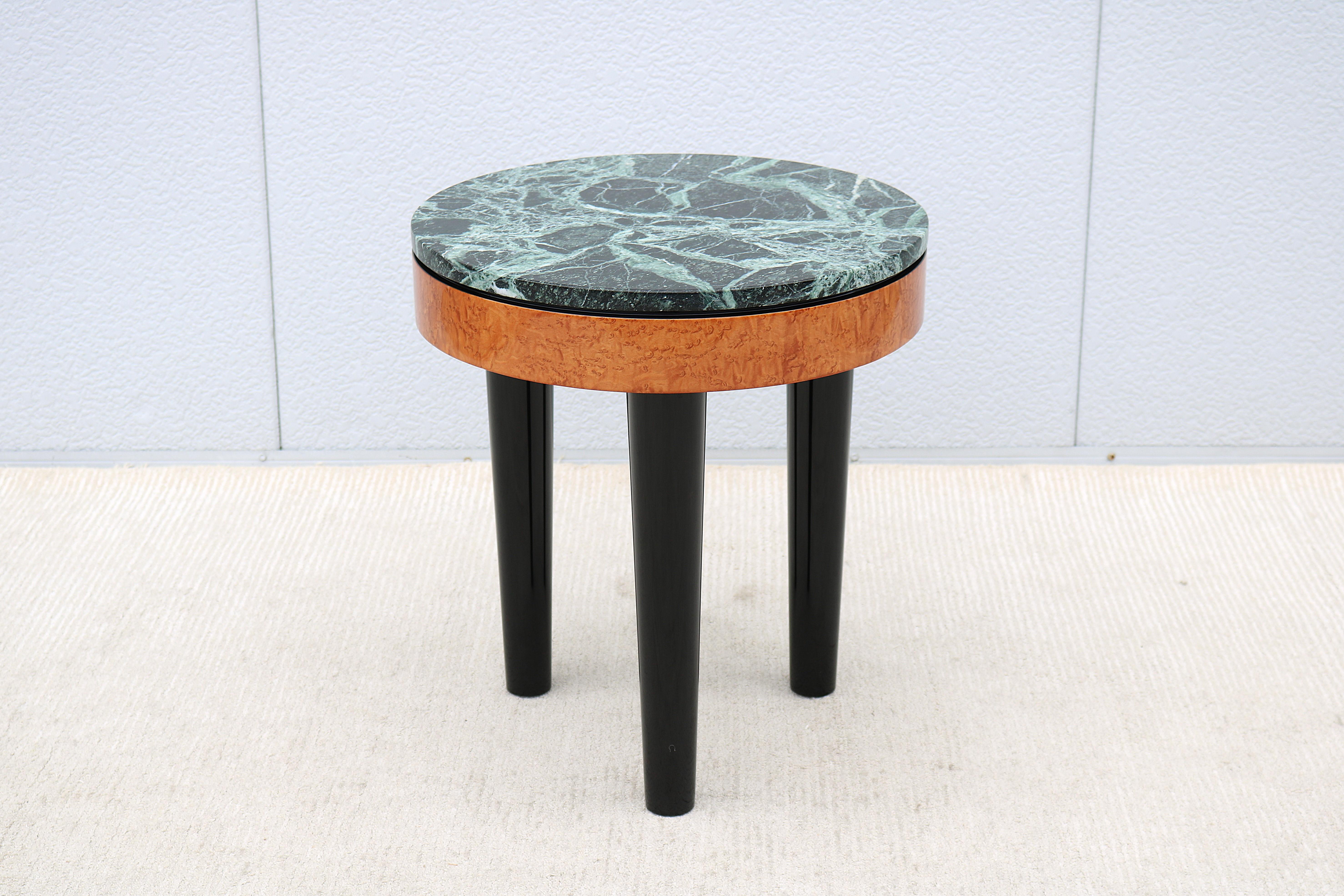 Broussin Table d'appoint vintage Art déco Enrique Garcel à trois pieds en broussin et plateau en marbre vert en vente