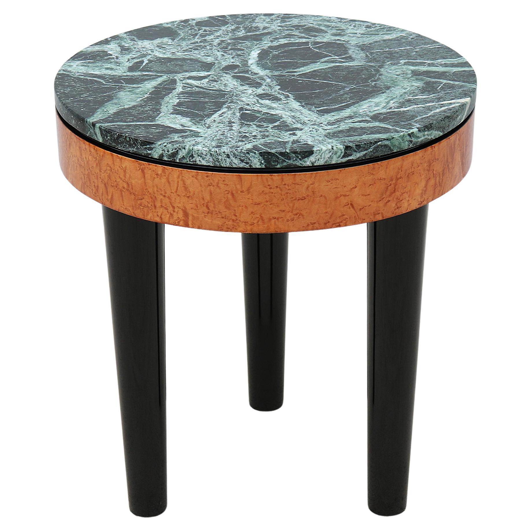 Table d'appoint vintage Art déco Enrique Garcel à trois pieds en broussin et plateau en marbre vert