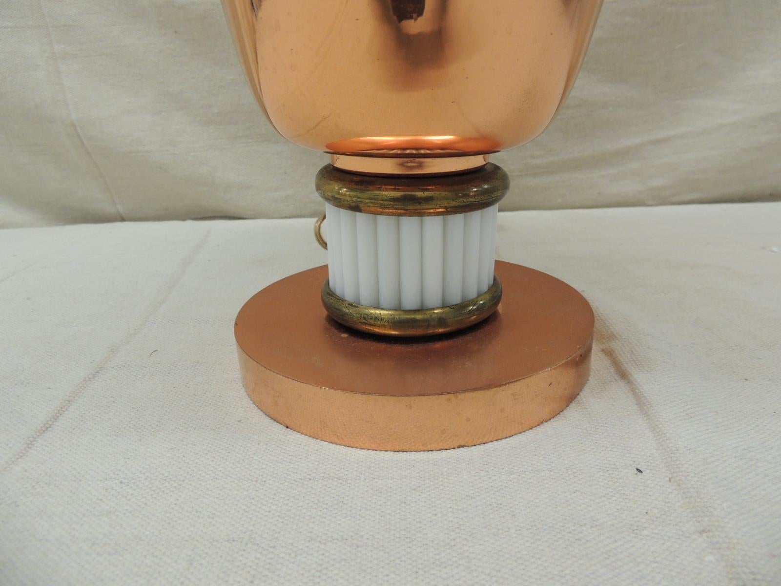 Vintage Art Deco urn shape copper finish table lamp,
Uplight.
Size: 10