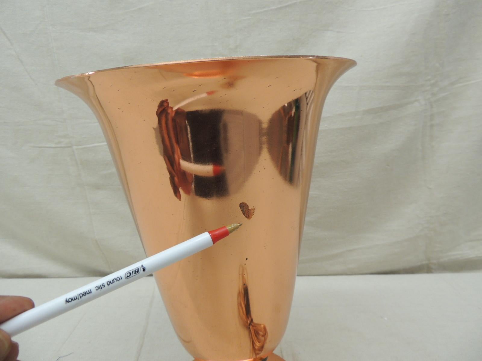 Vintage Art Deco Urn Shape Copper Finish Table Lamp In Good Condition In Oakland Park, FL
