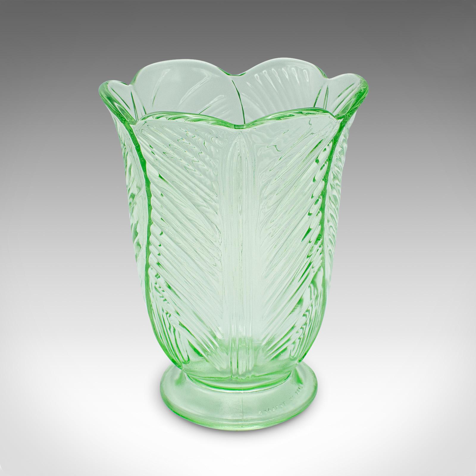 Vaso d'epoca Art Deco, inglese, a forma di tulipano, vaso da fiori in vetro, inizio XX secolo In condizioni buone in vendita a Hele, Devon, GB